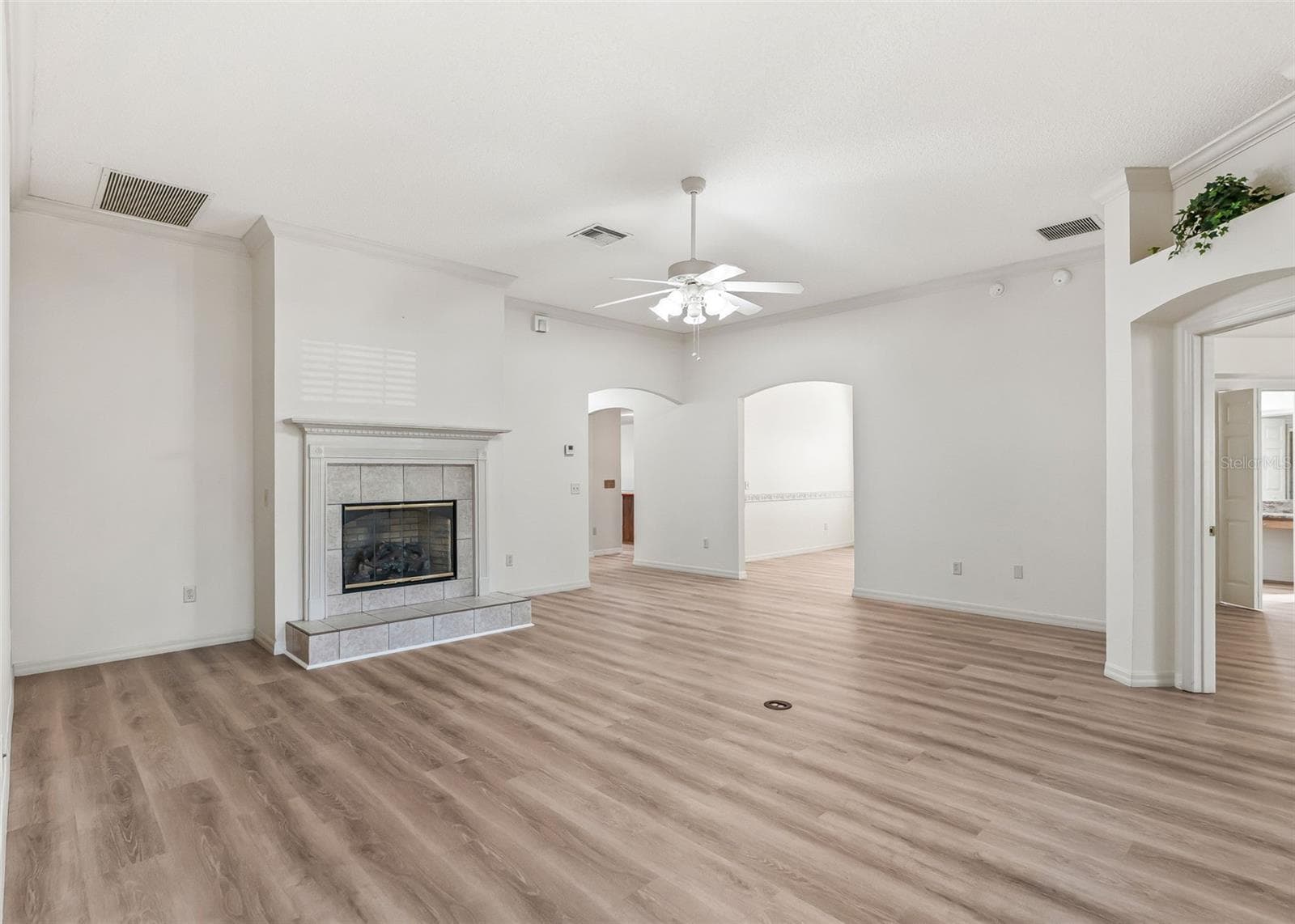 Crown Molding Throughout. - 2762 MORVEN PARK WAY, THE VILLAGES