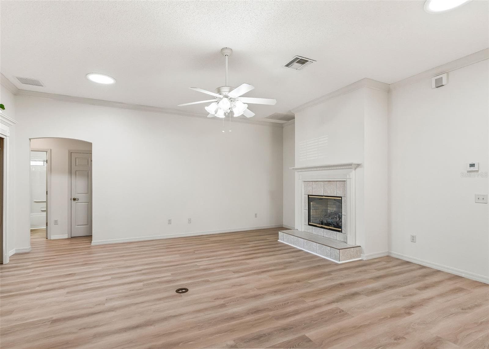 2 Solar Tubes for Natural Lighting. Luxury Vinyl Plank (LVP) Flooring. - 2762 MORVEN PARK WAY, THE VILLAGES
