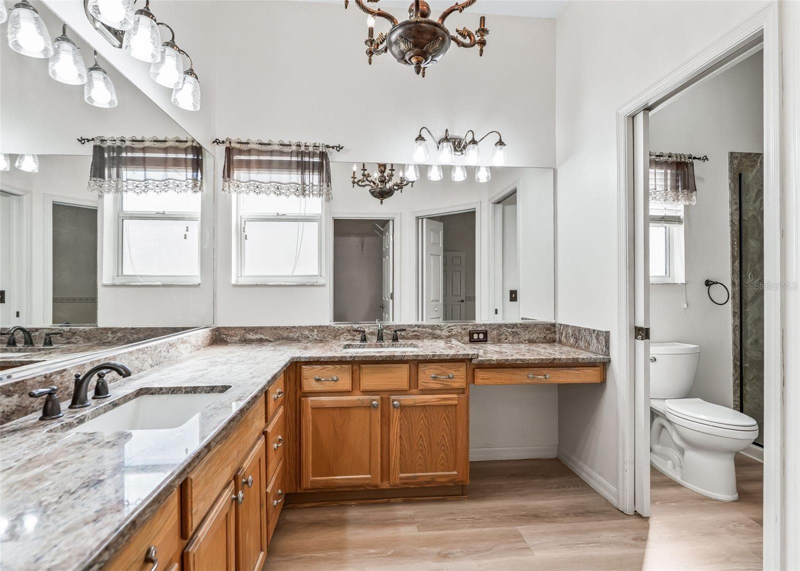 Double Sinks. Granite Counters. Make-Up Vanity - 2762 MORVEN PARK WAY, THE VILLAGES