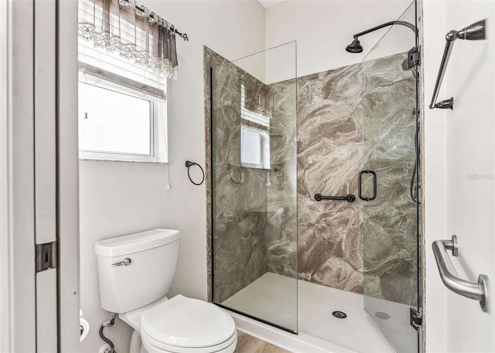 Stone Wall Stand-In Shower w/ Safety Bars - 2762 MORVEN PARK WAY, THE VILLAGES