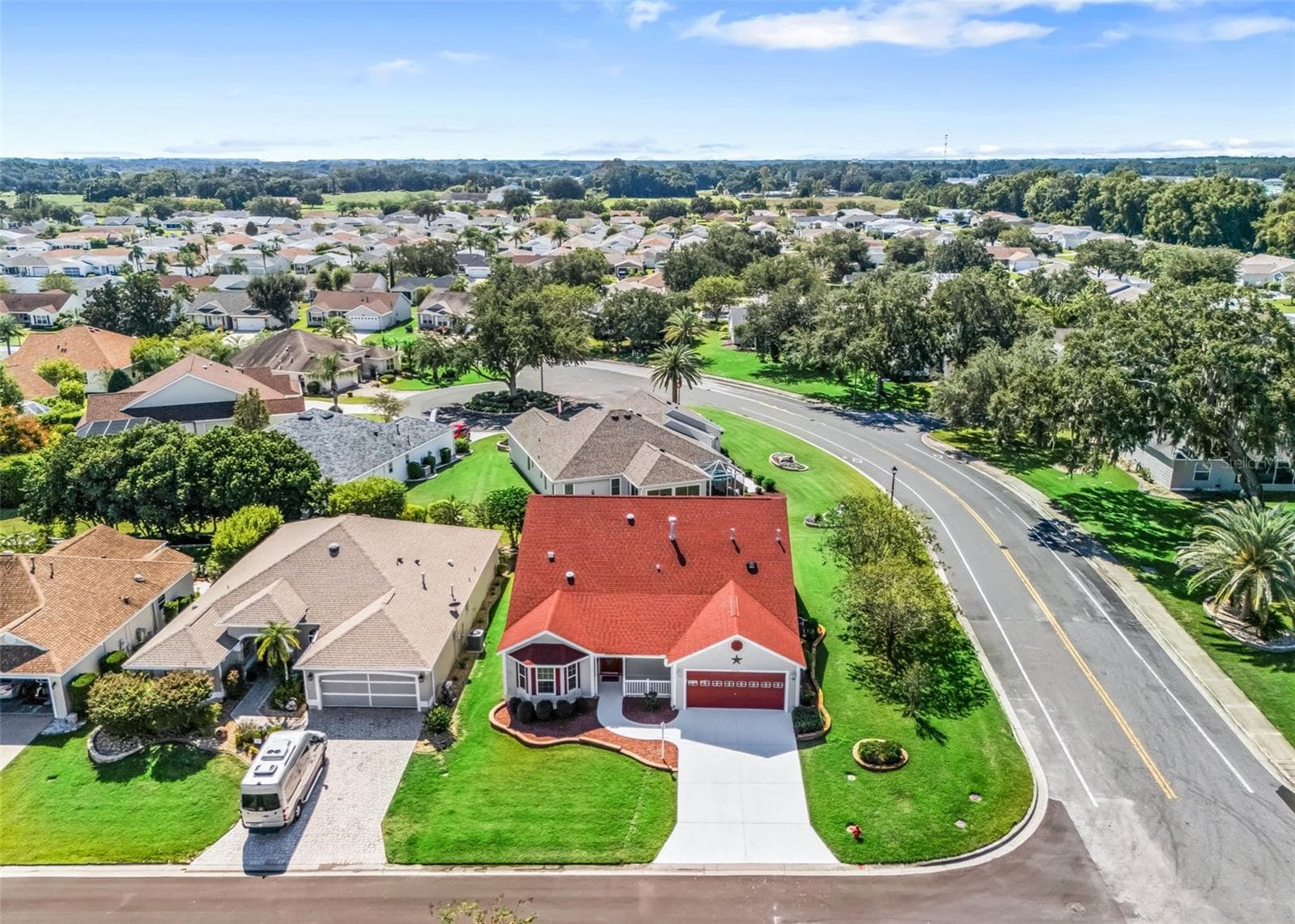MINUTES to LAKE SUMTER LANDING SQUARE!! - 2762 MORVEN PARK WAY, THE VILLAGES