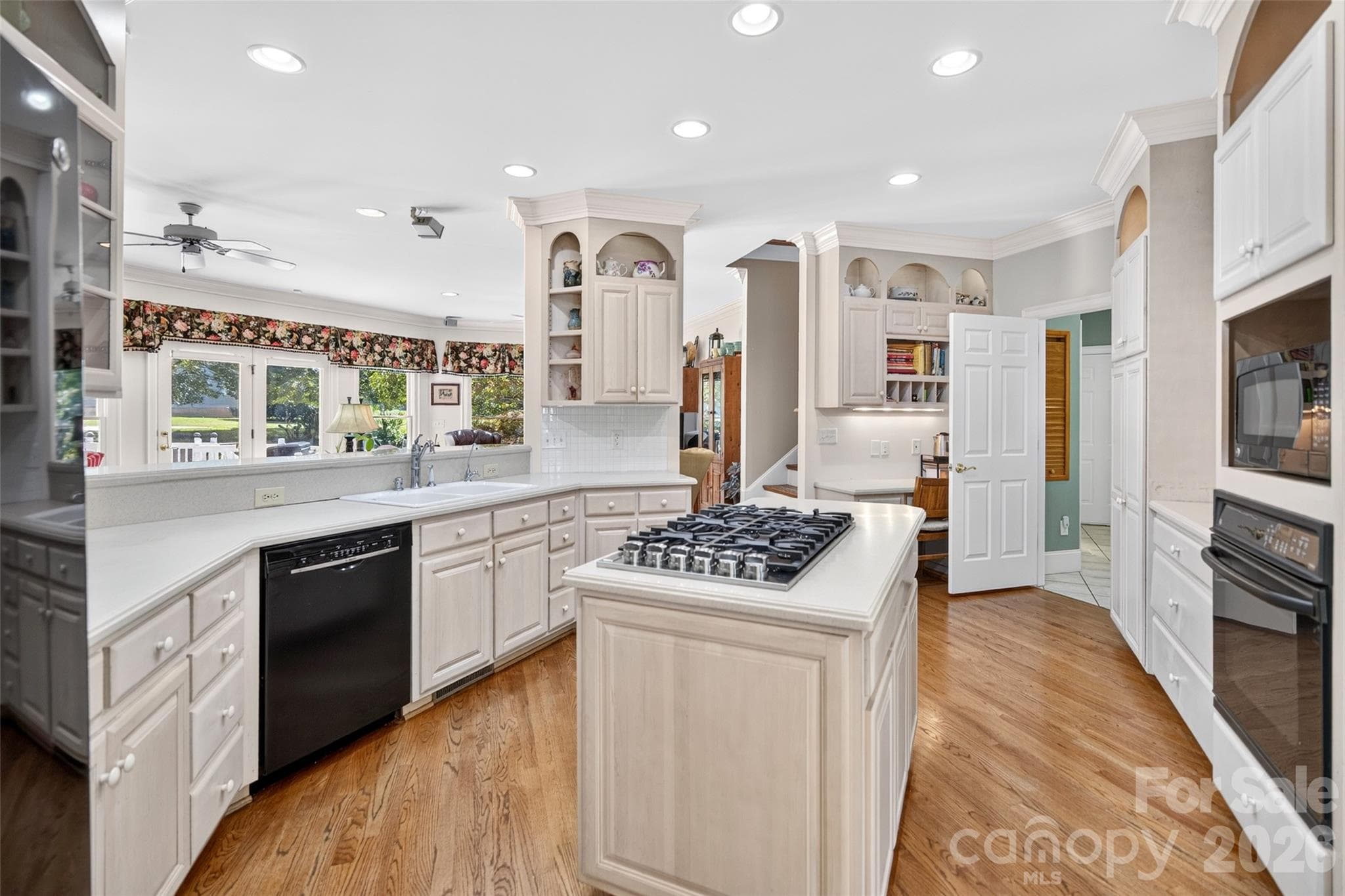 Single Family Residence at 321 Normandy Road, Mooresville, photo 15 of 48