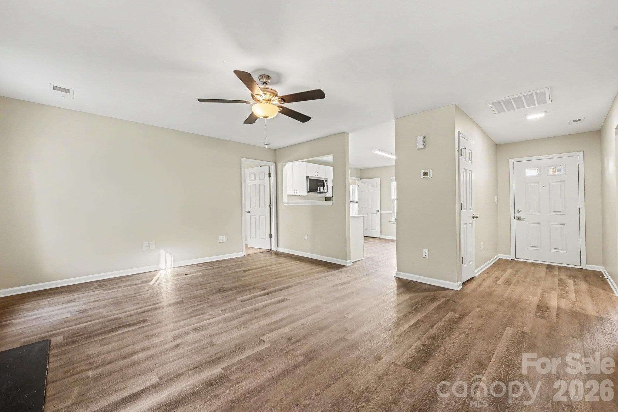 Single Family Residence at 10133 Illoria Drive, Charlotte, photo 5 of 19