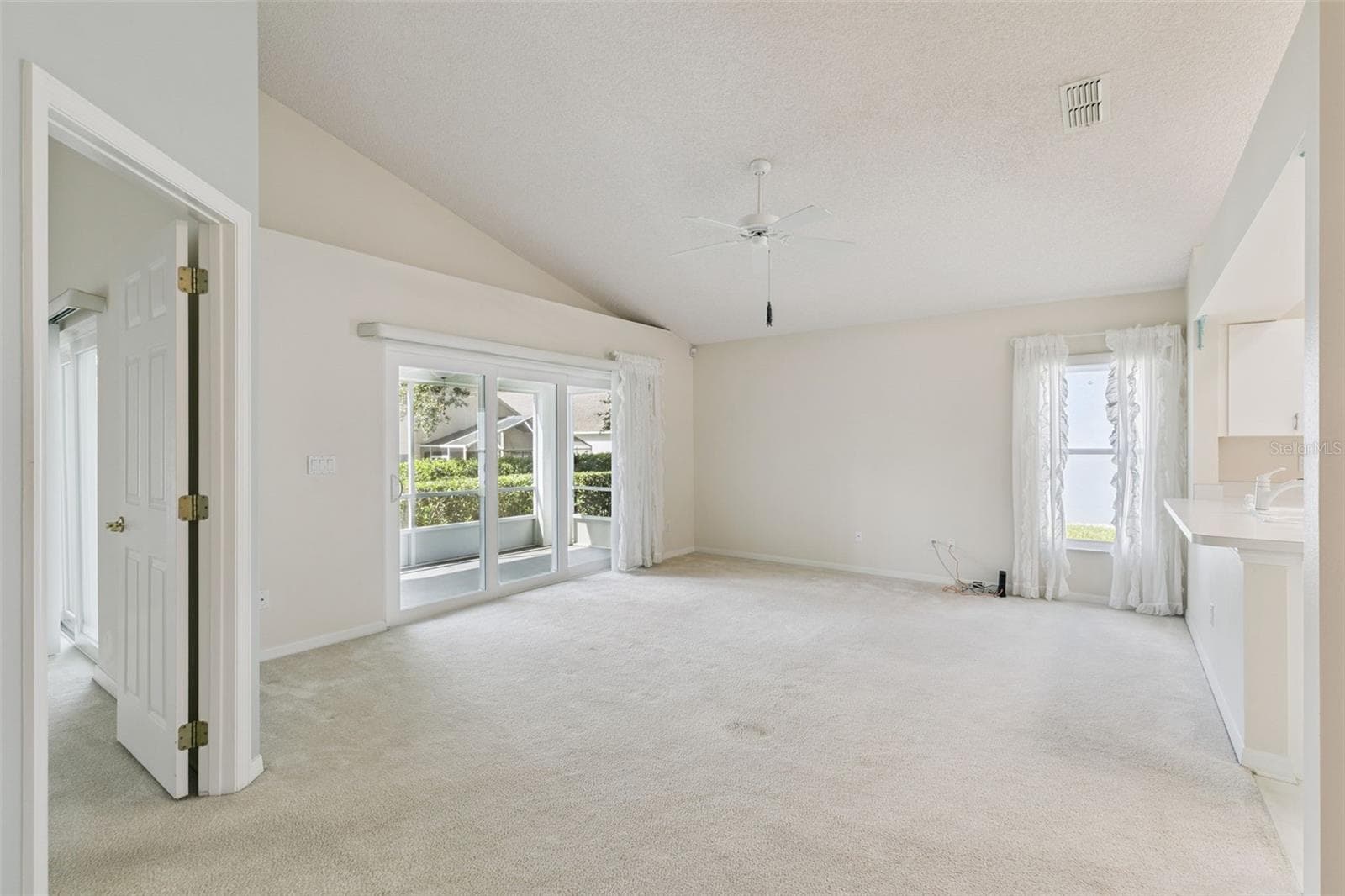 Single Family Residence at 3777 EVERSHOLT ST, CLERMONT, photo 7 of 20