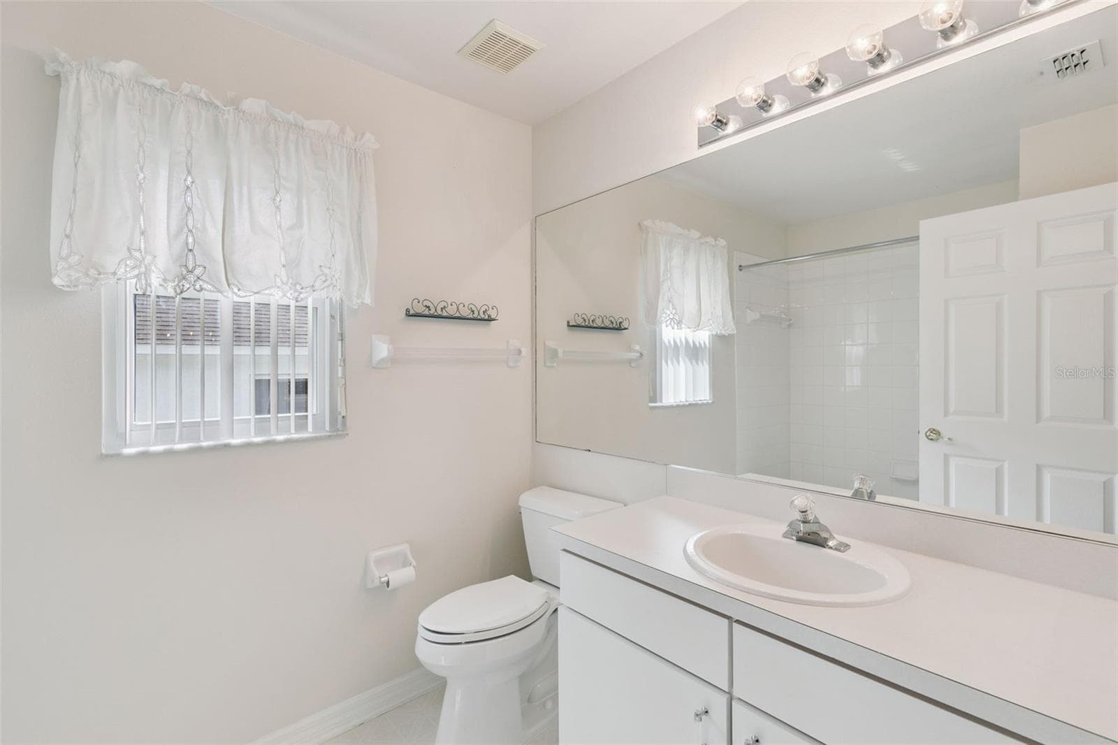 Single Family Residence at 3777 EVERSHOLT ST, CLERMONT, photo 16 of 20