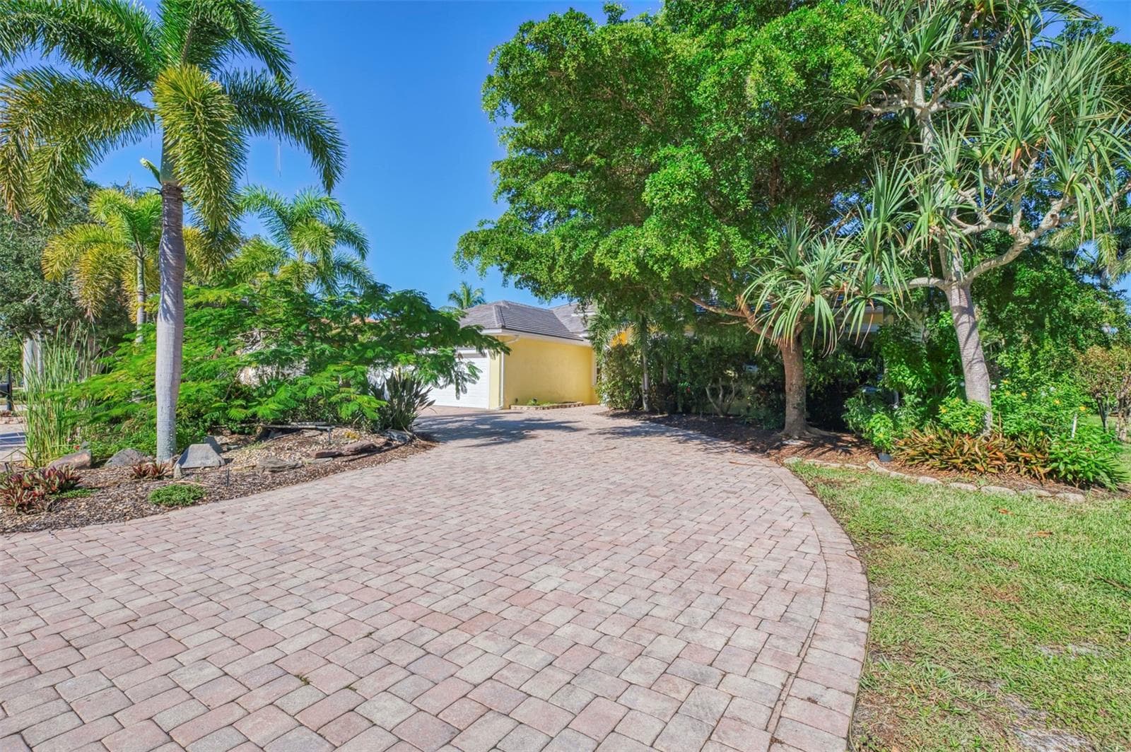 Single Family Residence at 4708 SWEETMEADOW CIR, SARASOTA, photo 18 of 180