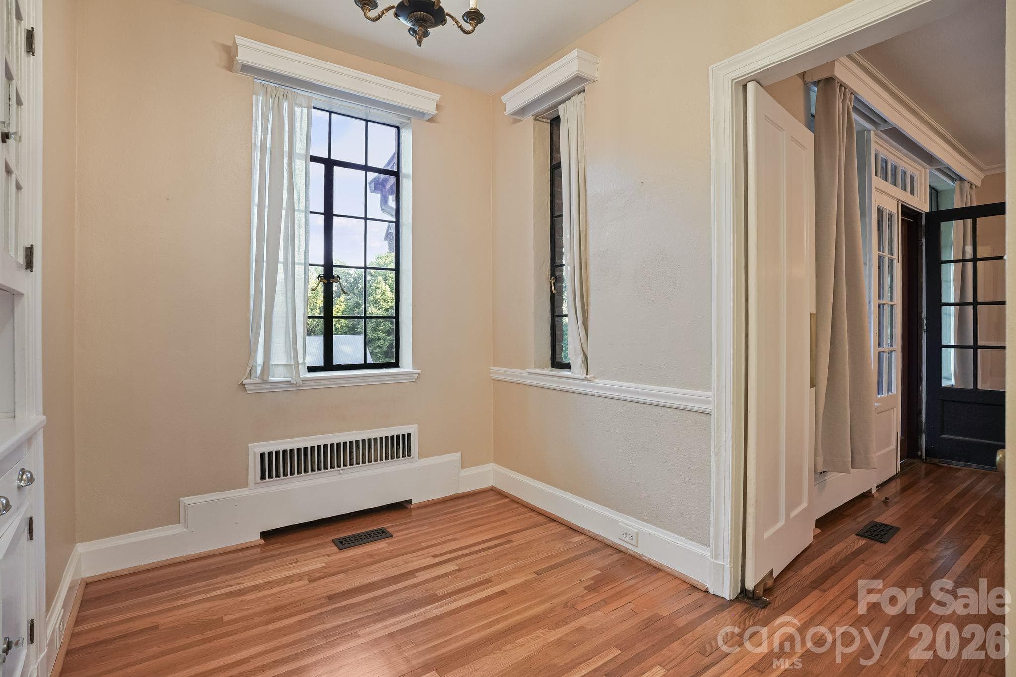 Kitchen nook - 1220 N Piedmont Avenue, Kings Mountain