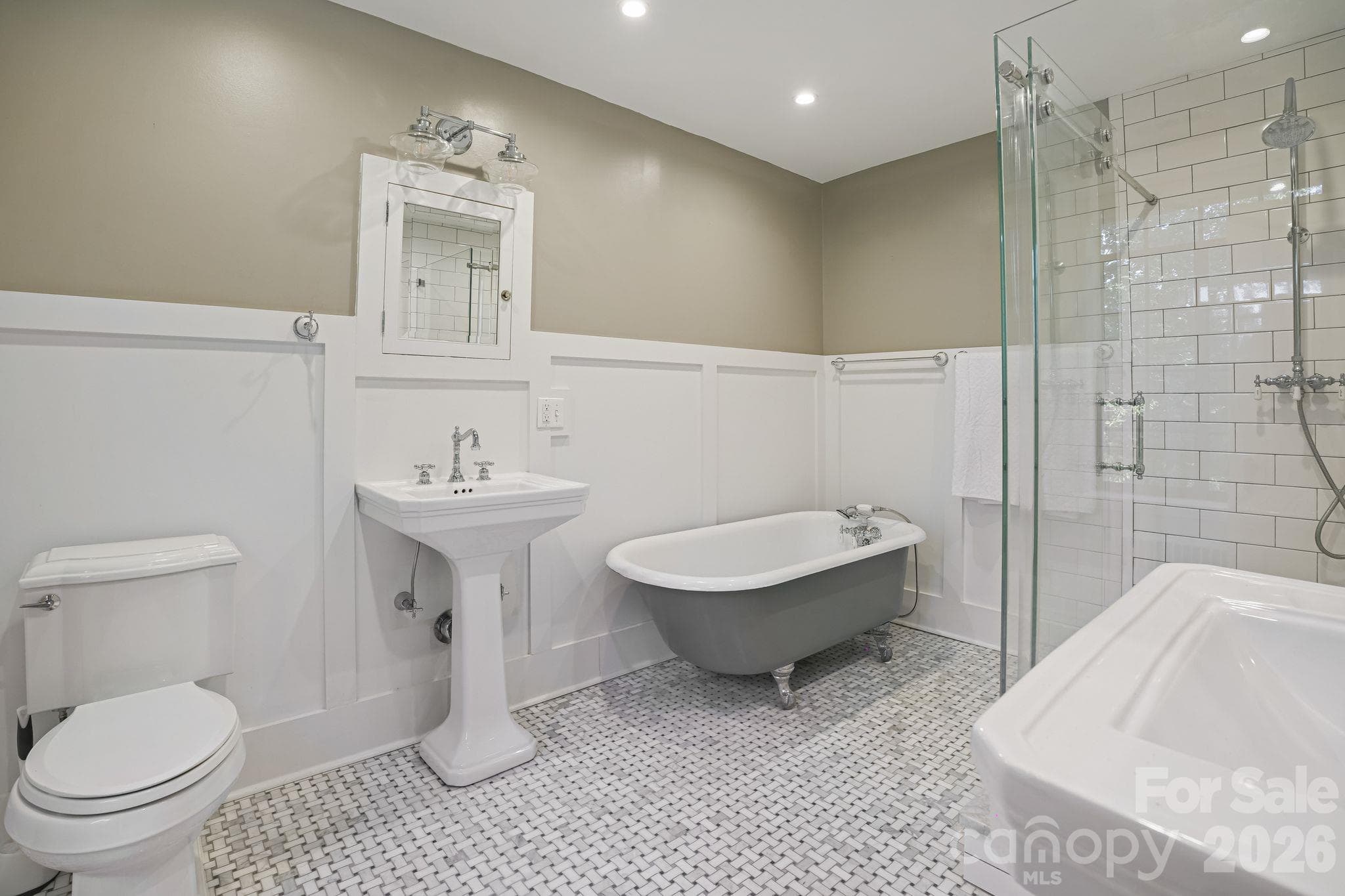 Single Family Residence at 1220 N Piedmont Avenue, Kings Mountain, photo 24 of 48