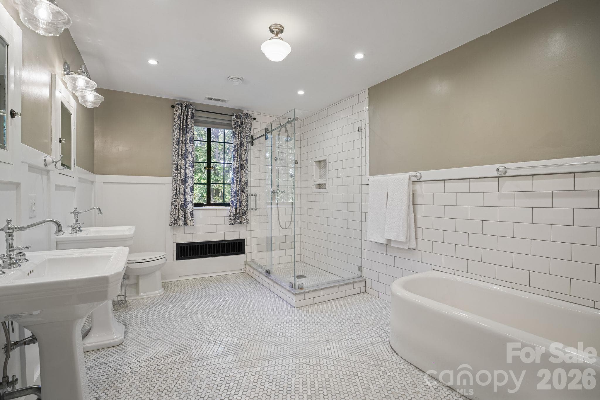 Single Family Residence at 1220 N Piedmont Avenue, Kings Mountain, photo 26 of 48