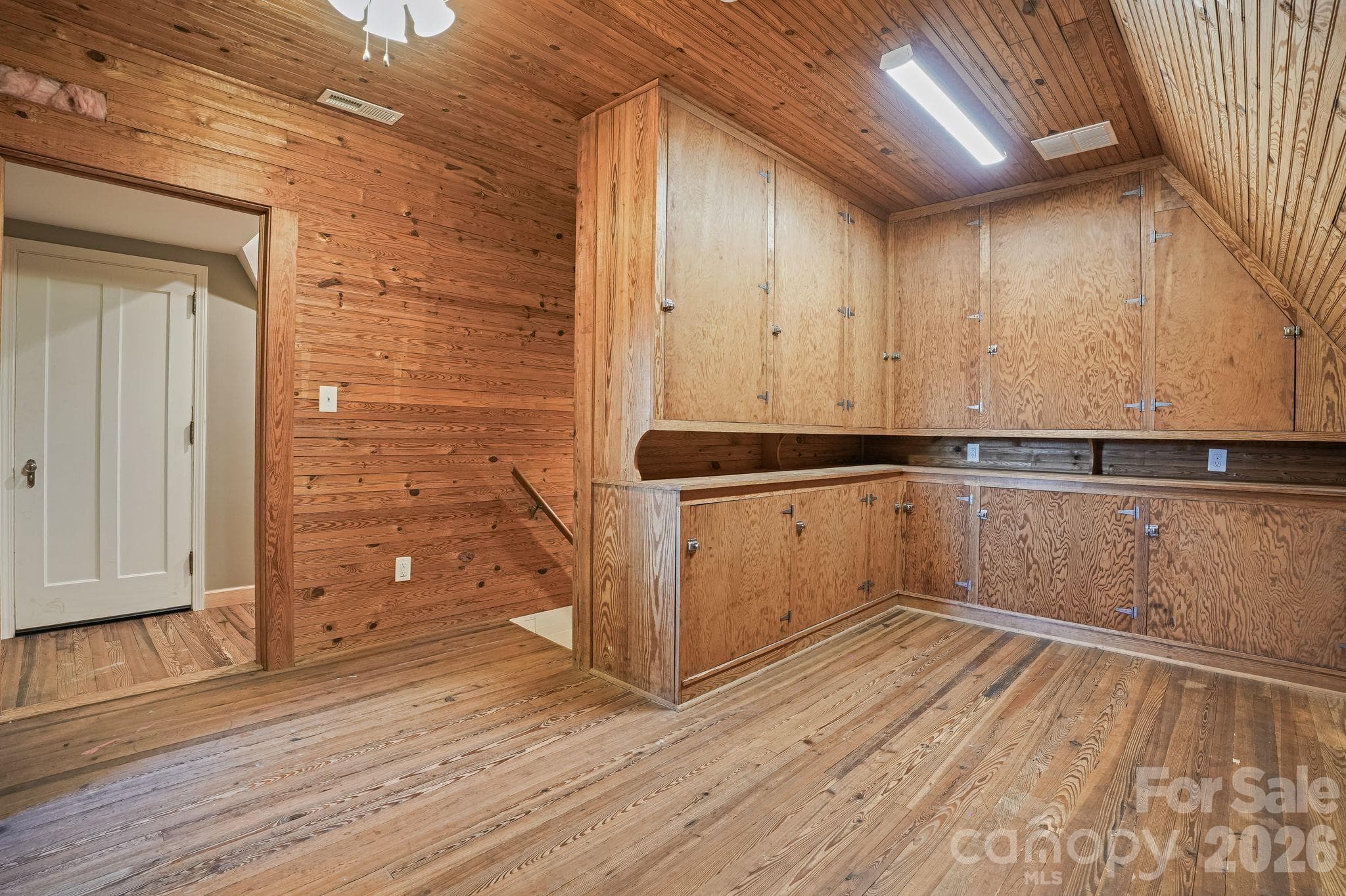 third foor closet/storag - 1220 N Piedmont Avenue, Kings Mountain