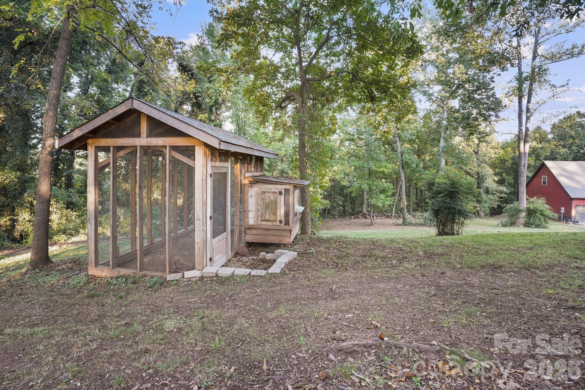 chickn coop - 1220 N Piedmont Avenue, Kings Mountain