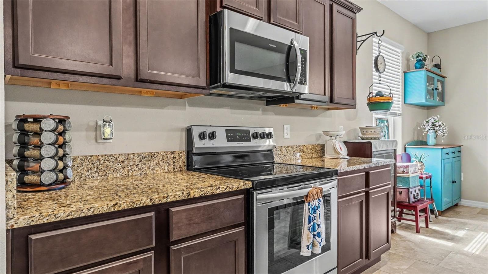 Single Family Residence at 2595 CANYON CREST DR, LAKELAND, photo 6 of 47