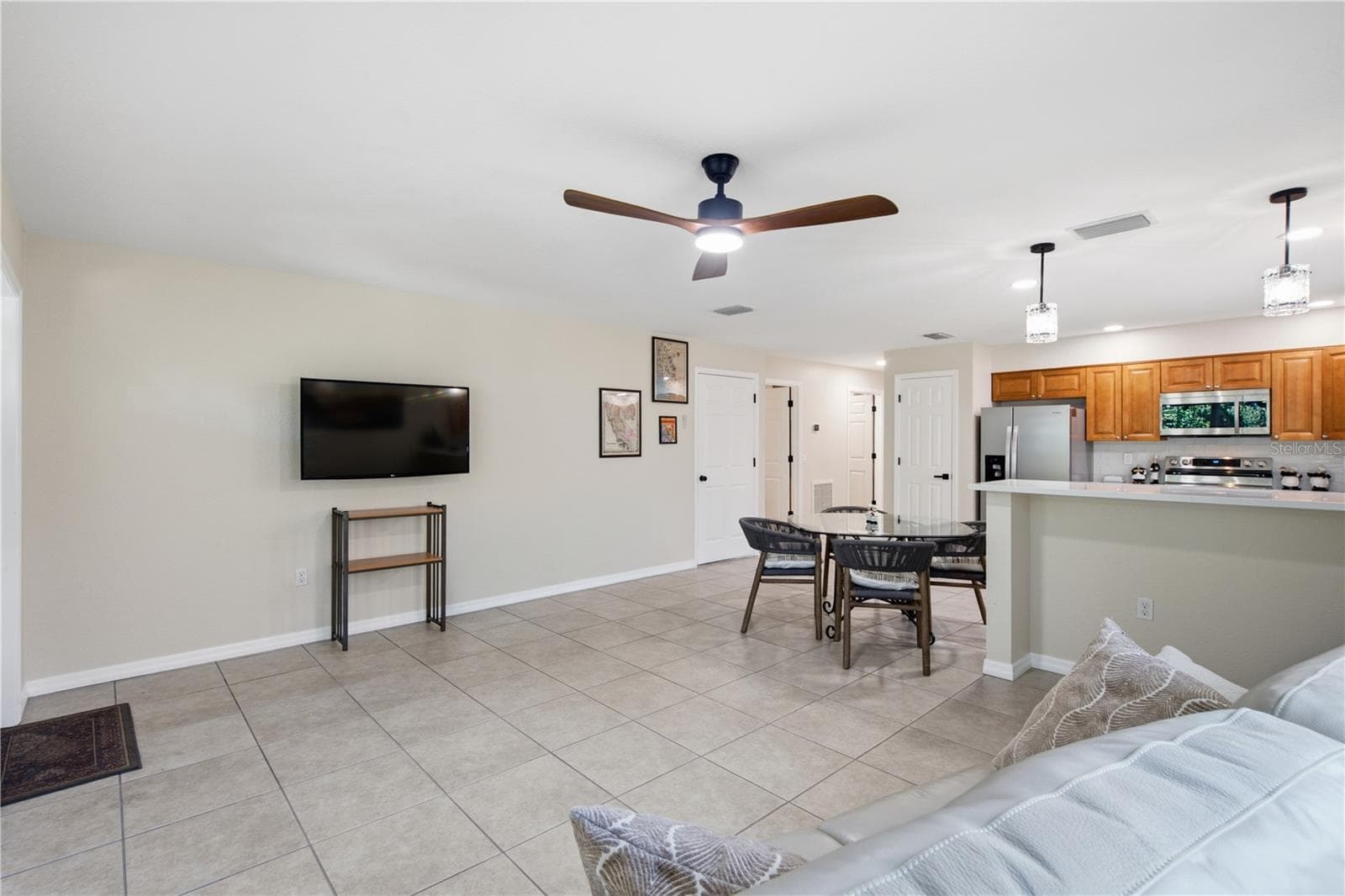 Single Family Residence at 541 PLUMOSA AVE, CLEARWATER, photo 5 of 22