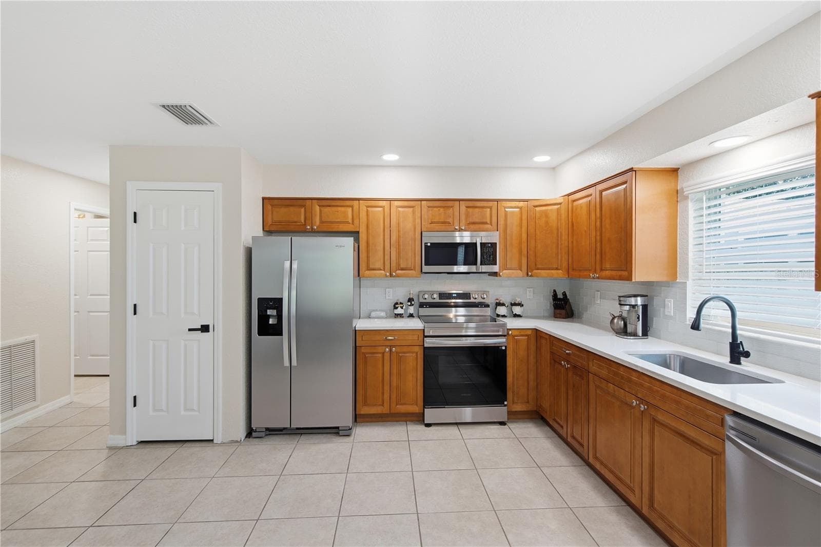 Single Family Residence at 541 PLUMOSA AVE, CLEARWATER, photo 7 of 22