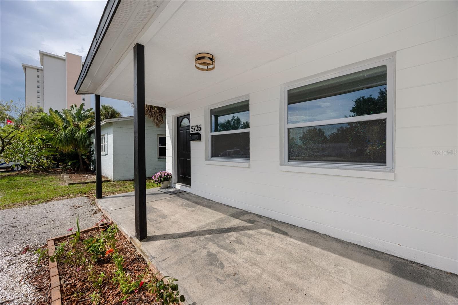 Front porch - 5735 BURLINGTON AVE N, ST PETERSBURG