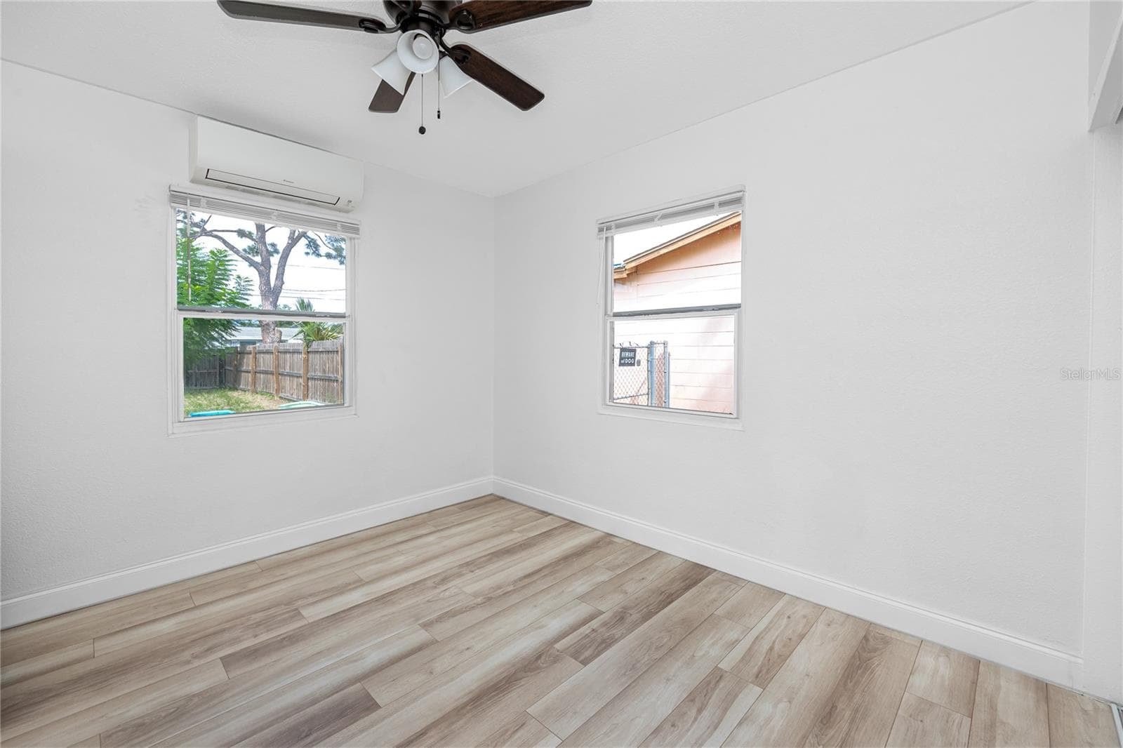 1st bedroom with mini split AC - 5735 BURLINGTON AVE N, ST PETERSBURG