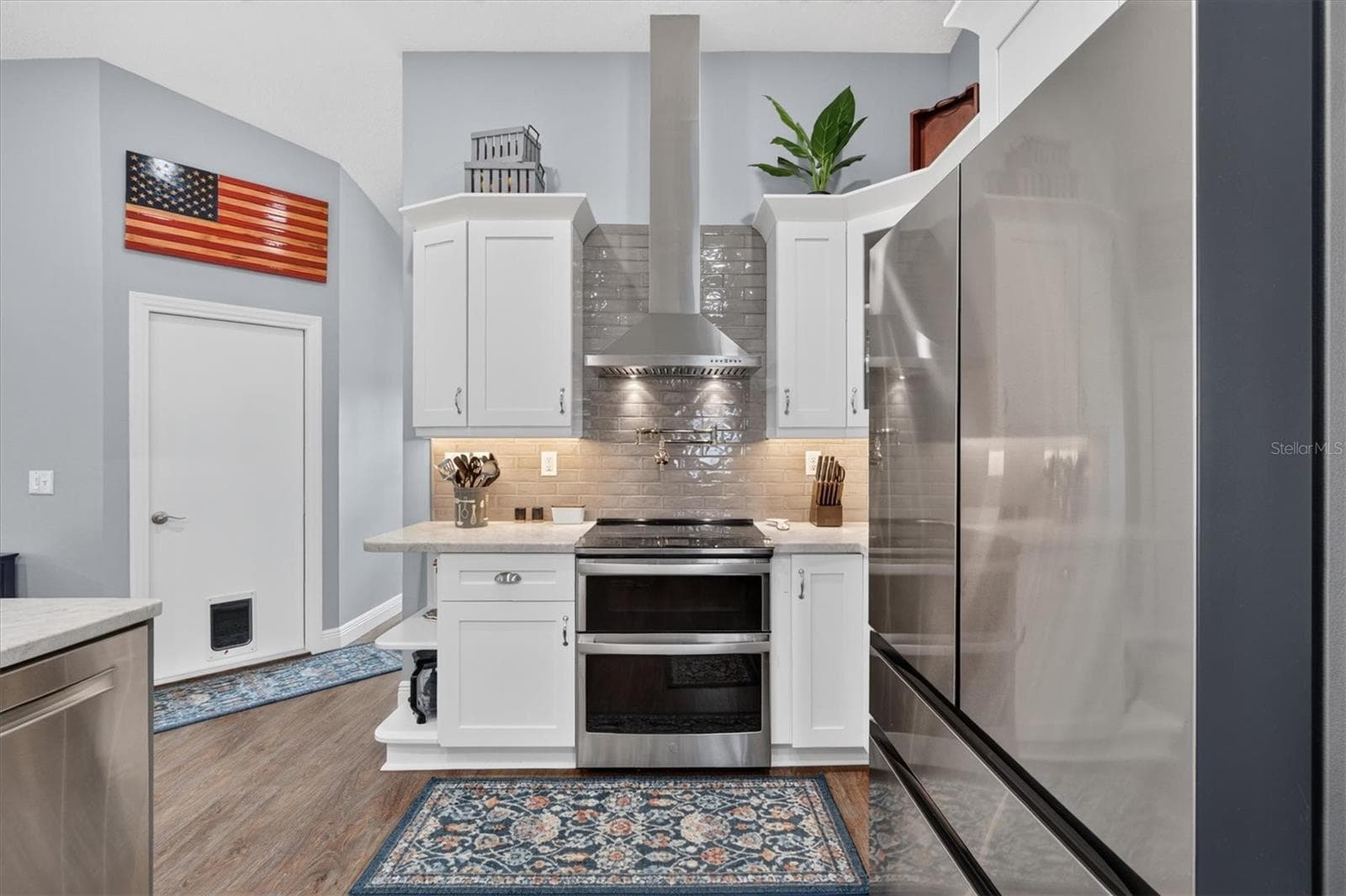 Premium Stainless Steel Appliances with Chimney Vent - 8185 SPANISH OAK DR, SPRING HILL