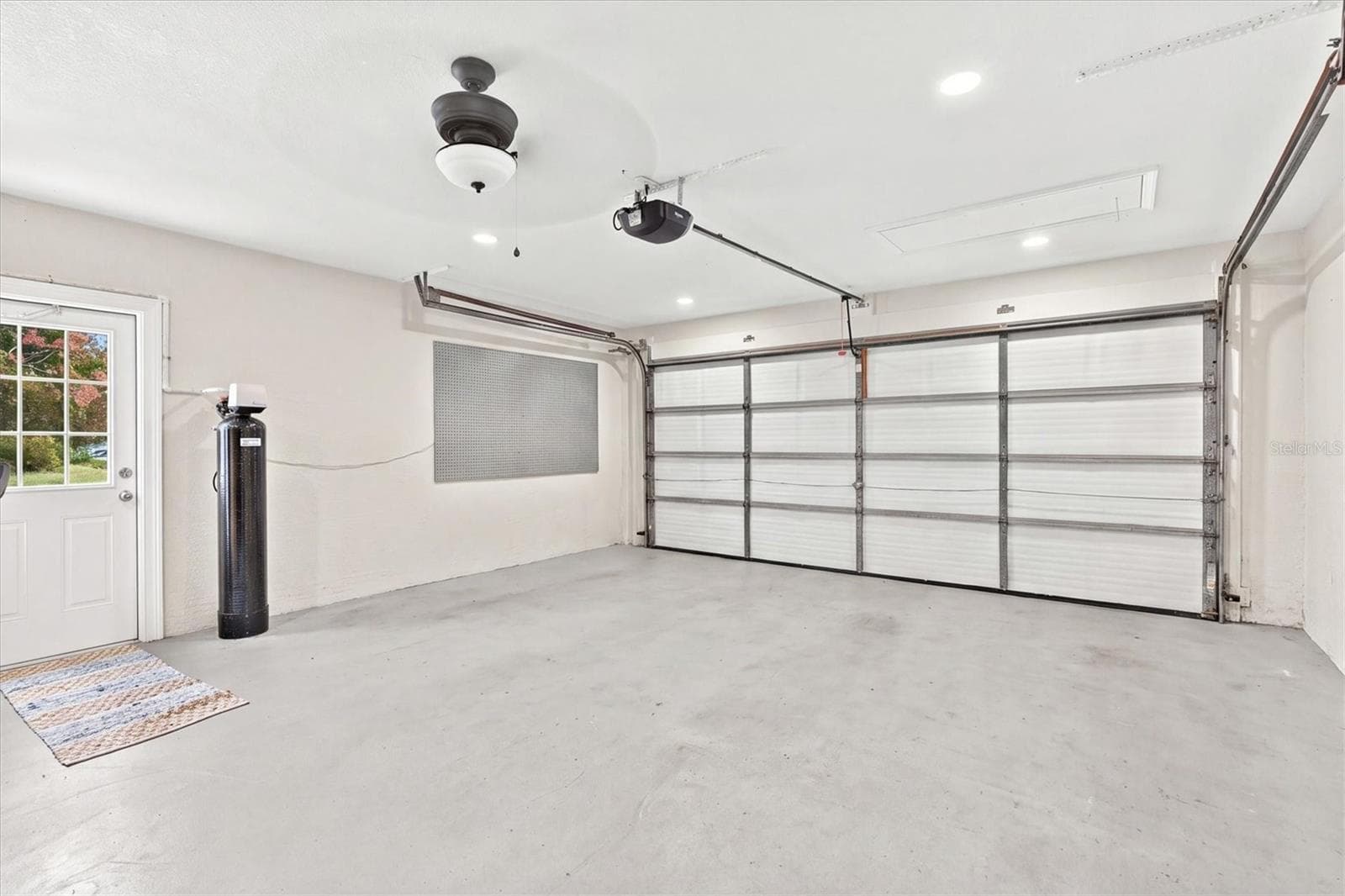 2 Car Garage - 8185 SPANISH OAK DR, SPRING HILL