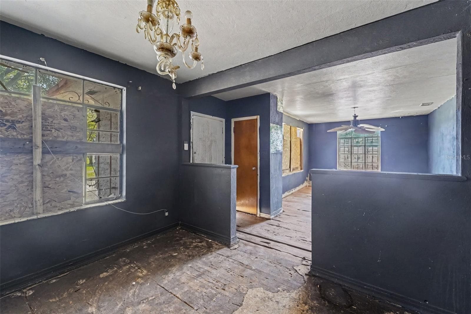 Single Family Residence at 504 E EMILY ST, TAMPA, photo 3 of 25