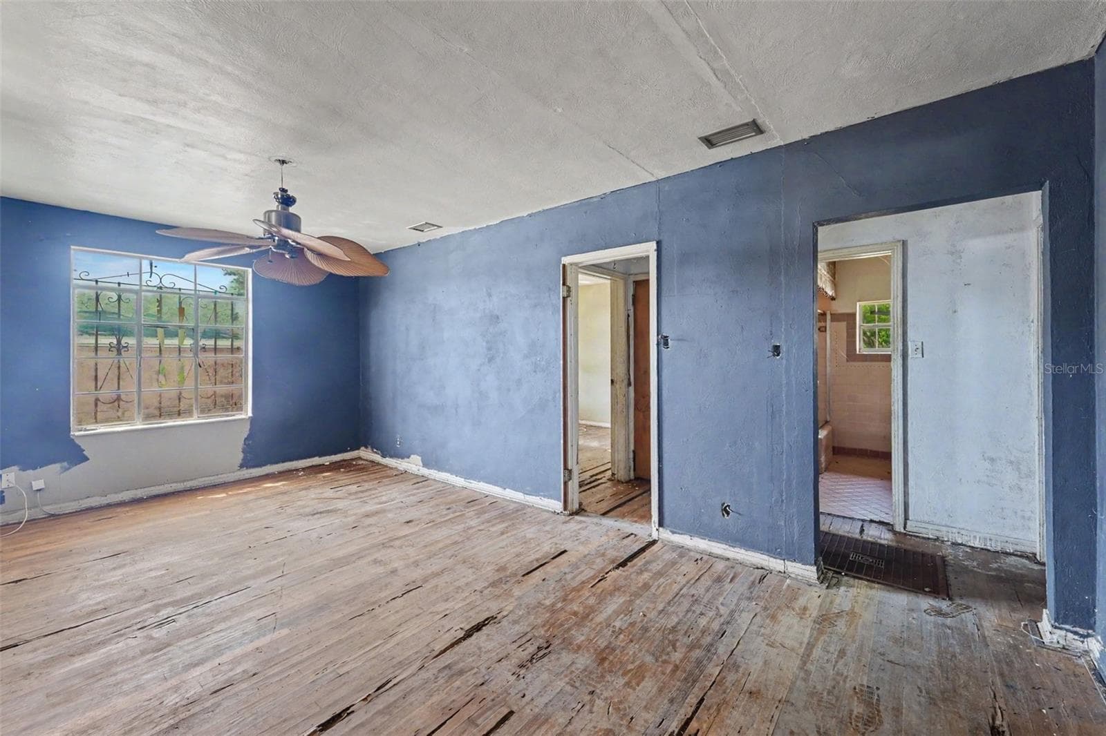 Single Family Residence at 504 E EMILY ST, TAMPA, photo 5 of 25