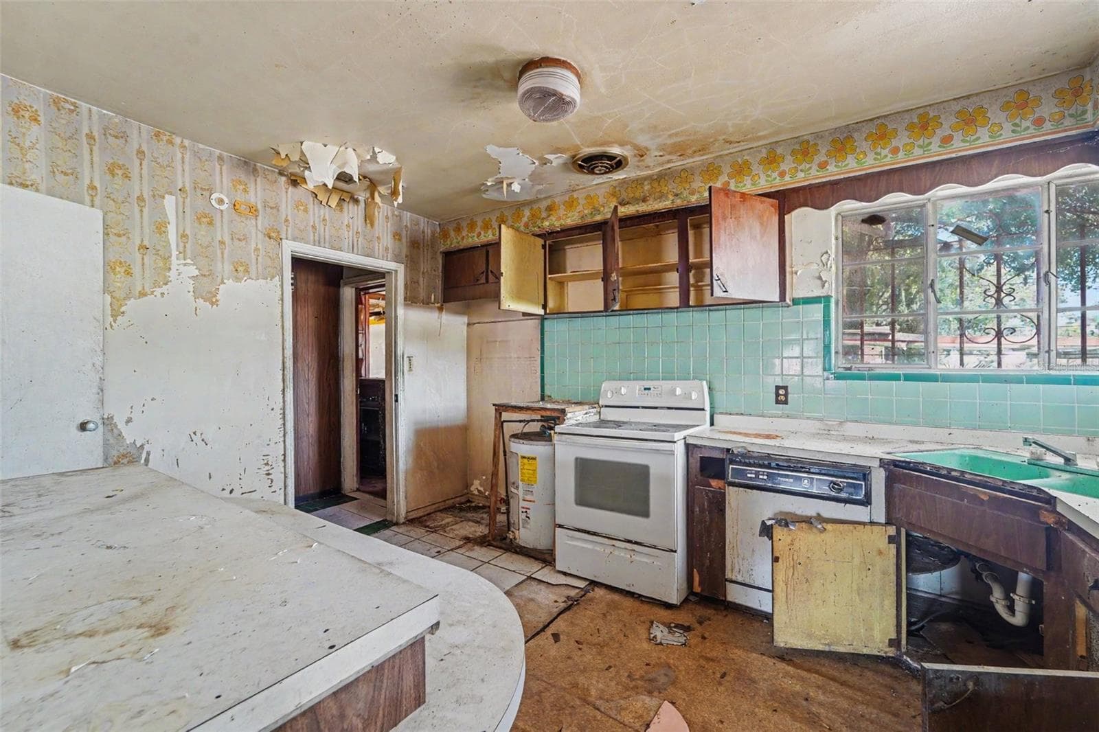 Single Family Residence at 504 E EMILY ST, TAMPA, photo 8 of 25