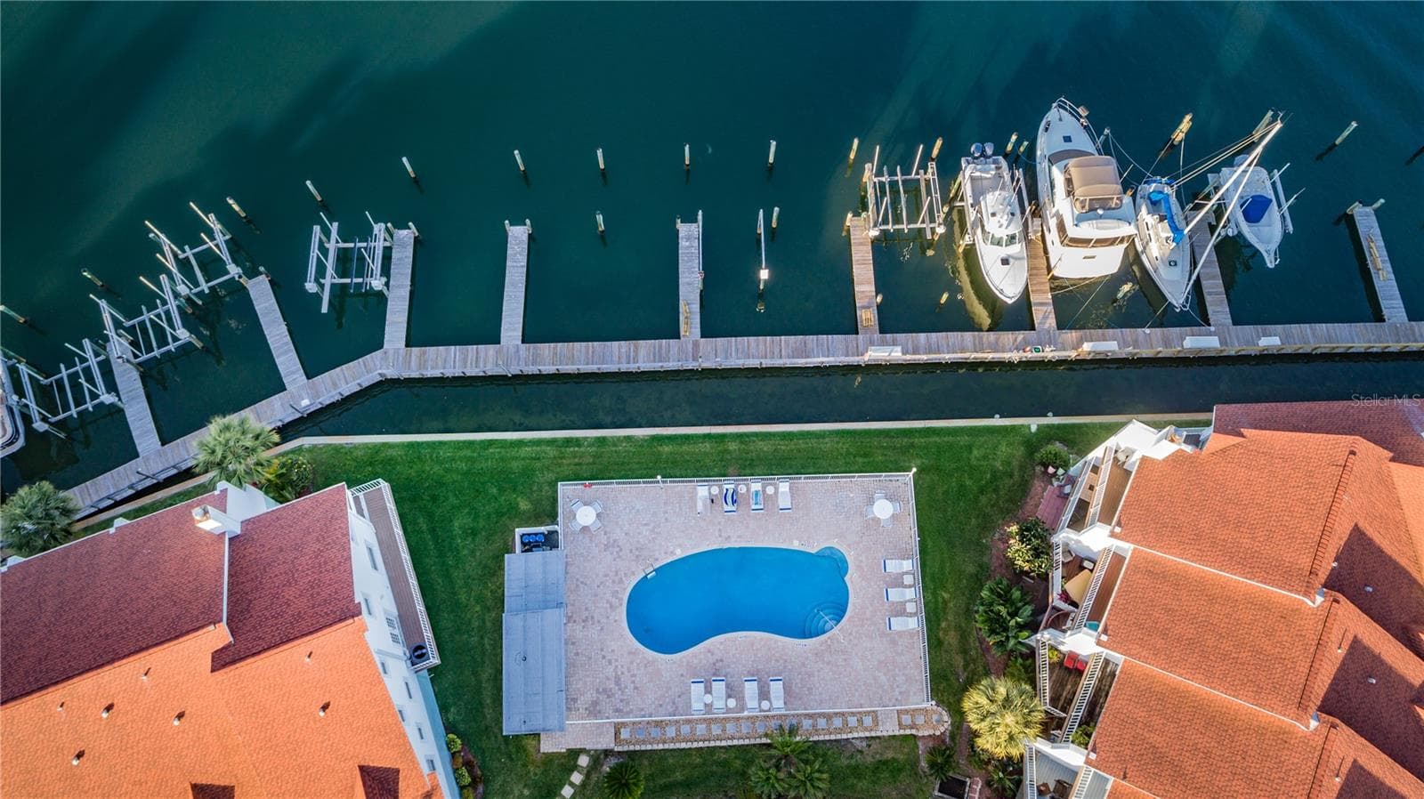 Waterfront Pool and Patio - 19201 VISTA LN #D2, INDIAN SHORES