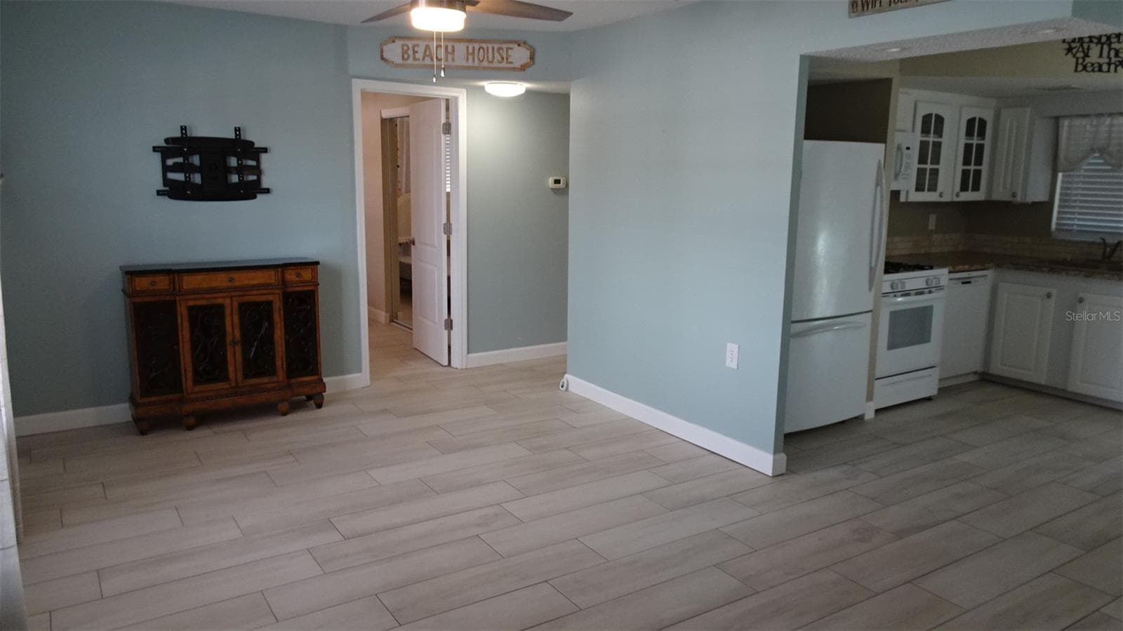 Living room, dining room to right. - 7800 38TH TER N, ST PETERSBURG