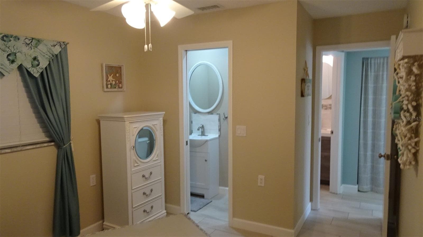 Rear bedroom ensuite with half bath. - 7800 38TH TER N, ST PETERSBURG