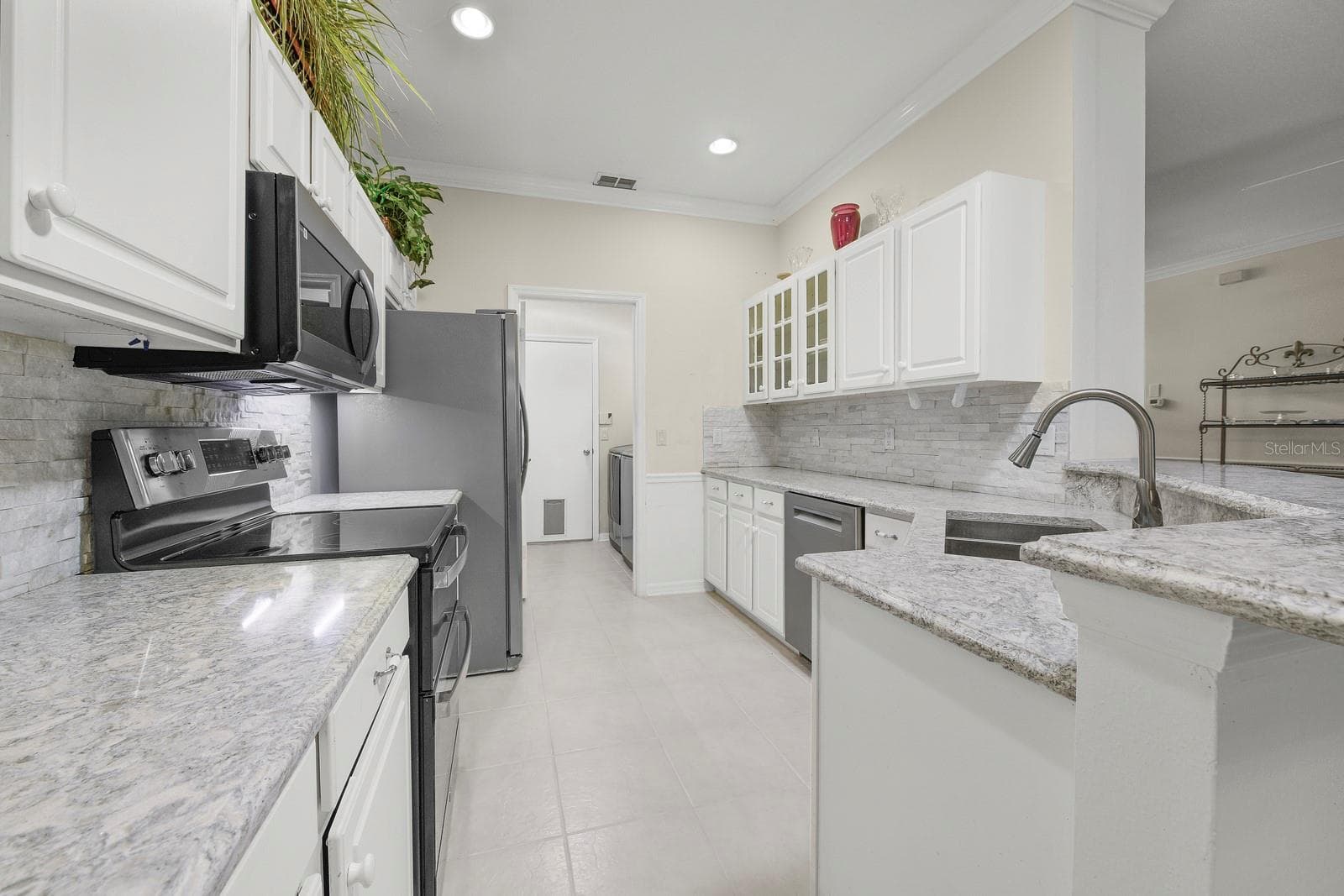Single Family Residence at 8040 ARCADIAN CT, MOUNT DORA, photo 10 of 34