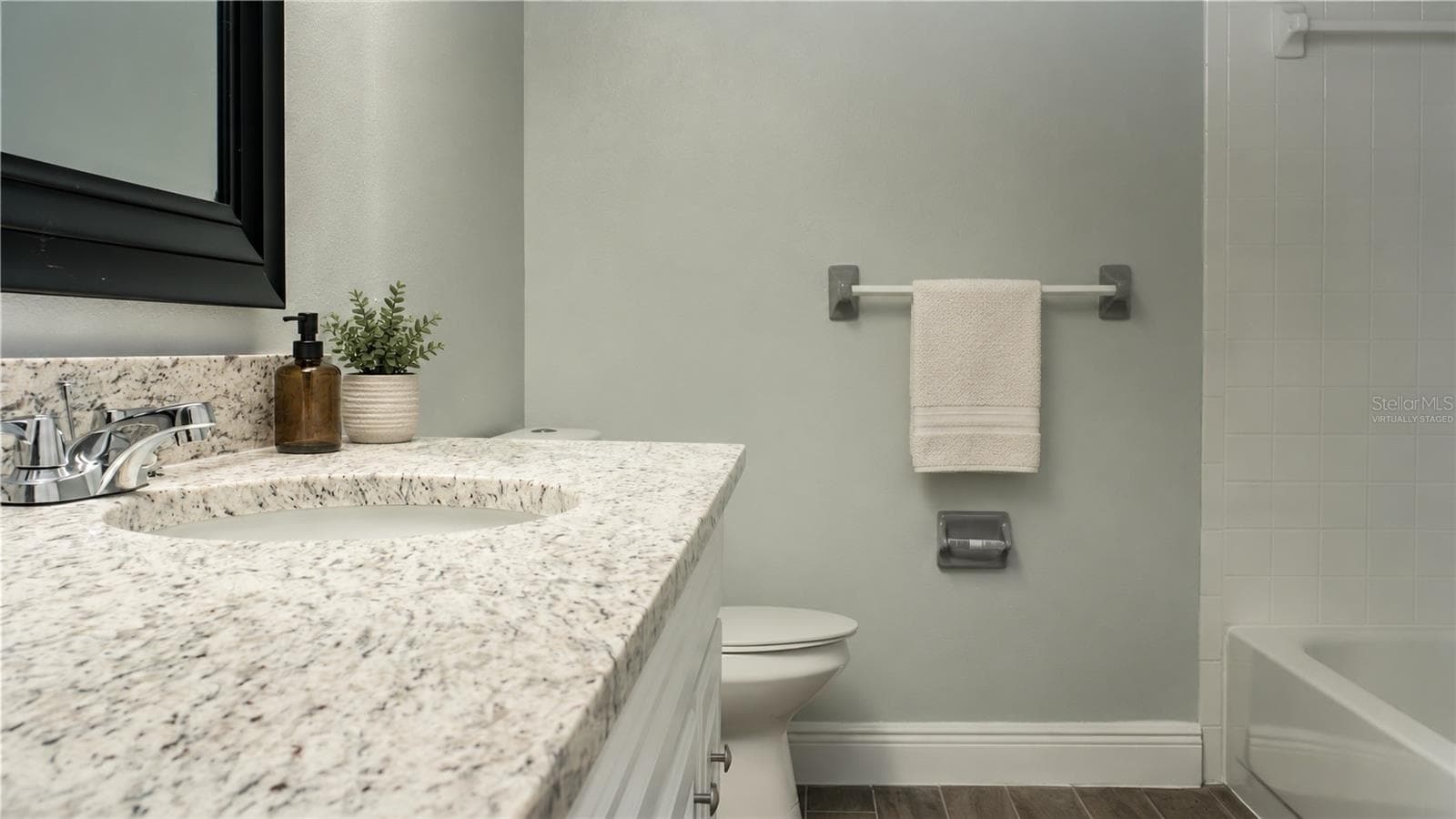 Virtually staged - 11053 MAYFLOWER RD, SPRING HILL