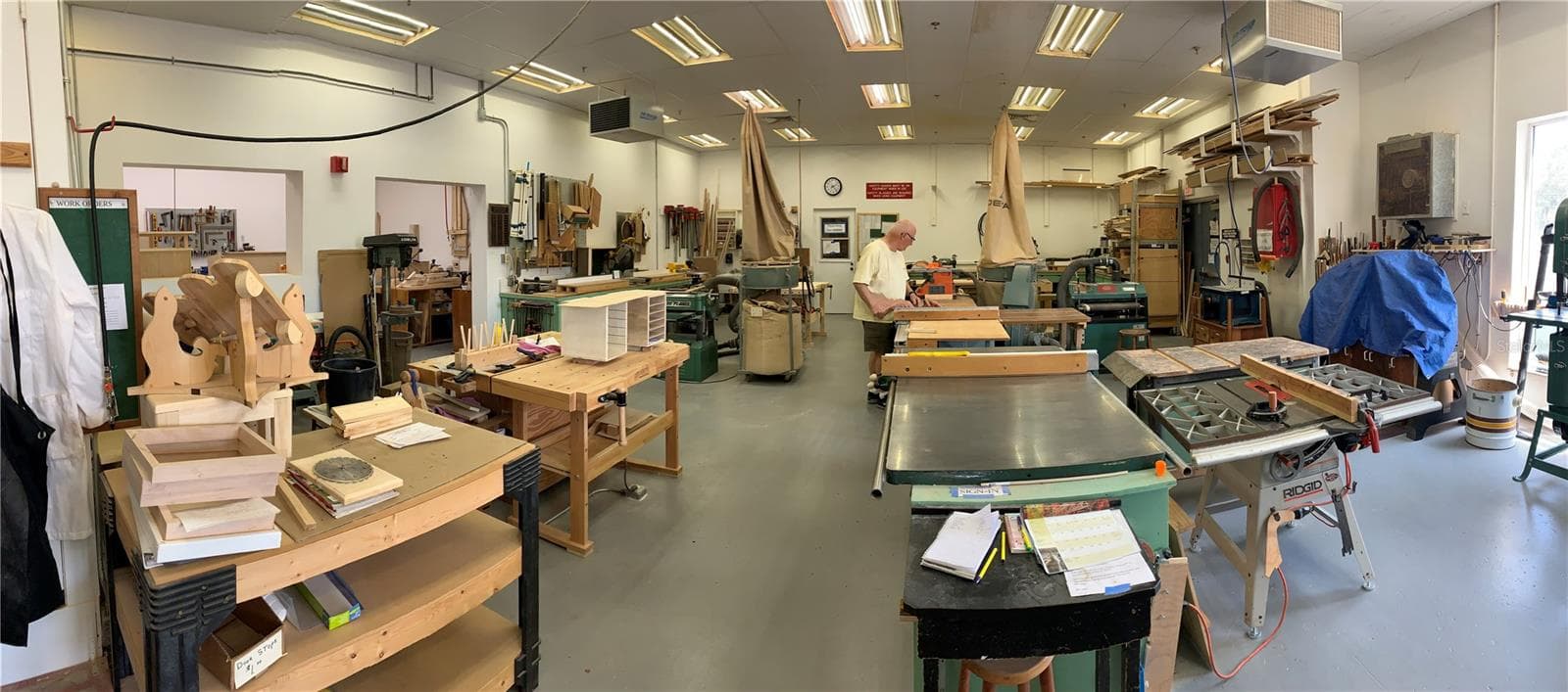 Fully Equipped Wood Shop - 1229 HUNTINGTON GREENS DR #12, SUN CITY CENTER