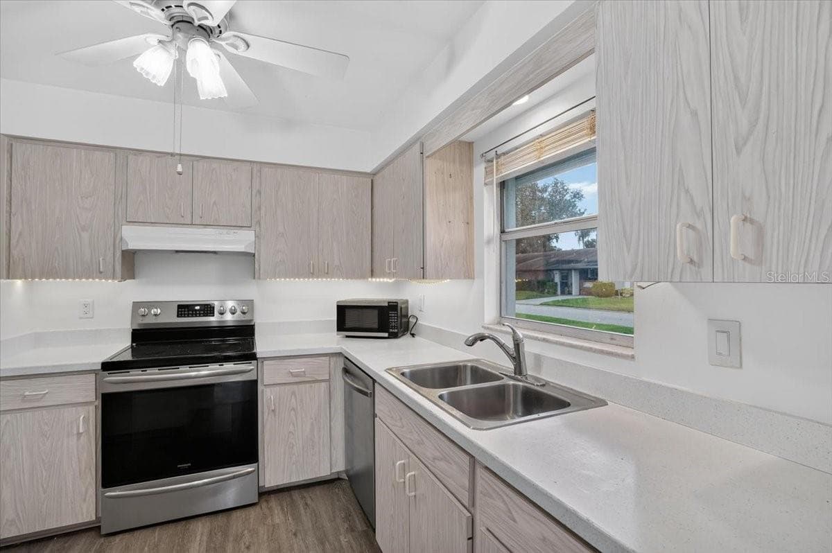 Condominium at 1340 GRAND BLVD #205, SARASOTA, photo 10 of 35