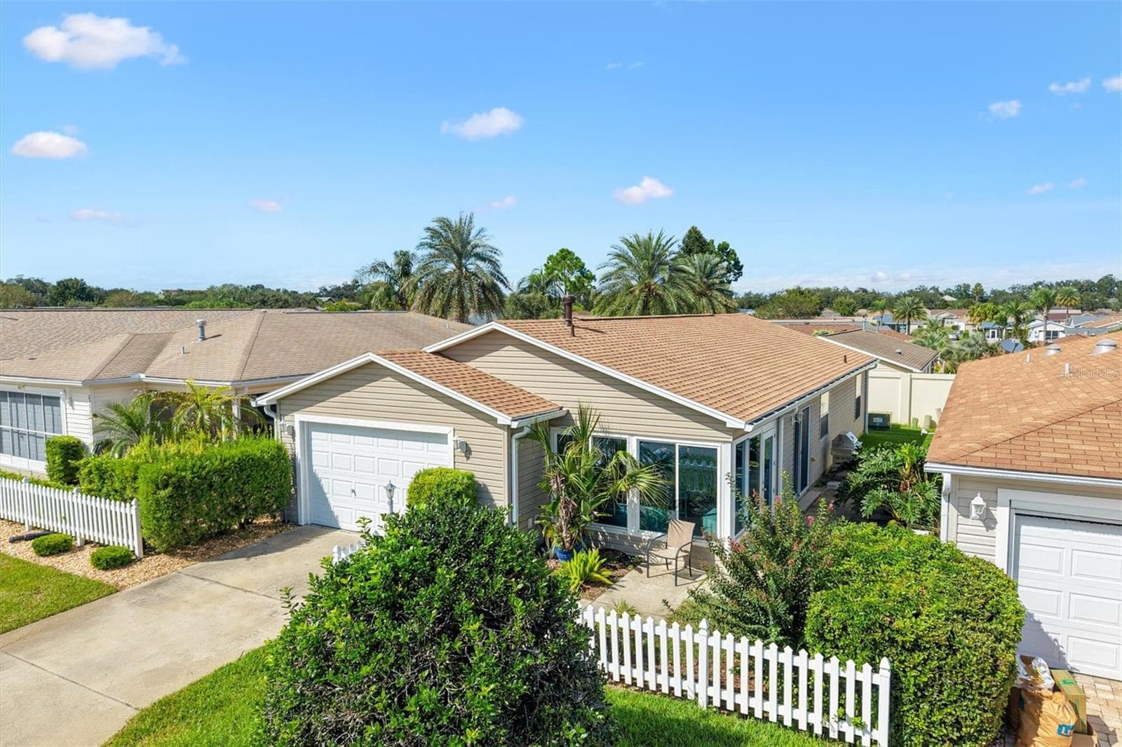 BOND PAID*ROOF 2025*HVAC 2025 - 2379 BATON PL, THE VILLAGES