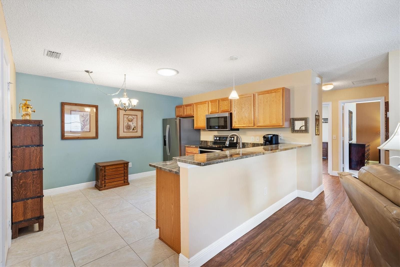 STAINLESS STEEL APPLIANCES*SOLAR TUBE - 2379 BATON PL, THE VILLAGES