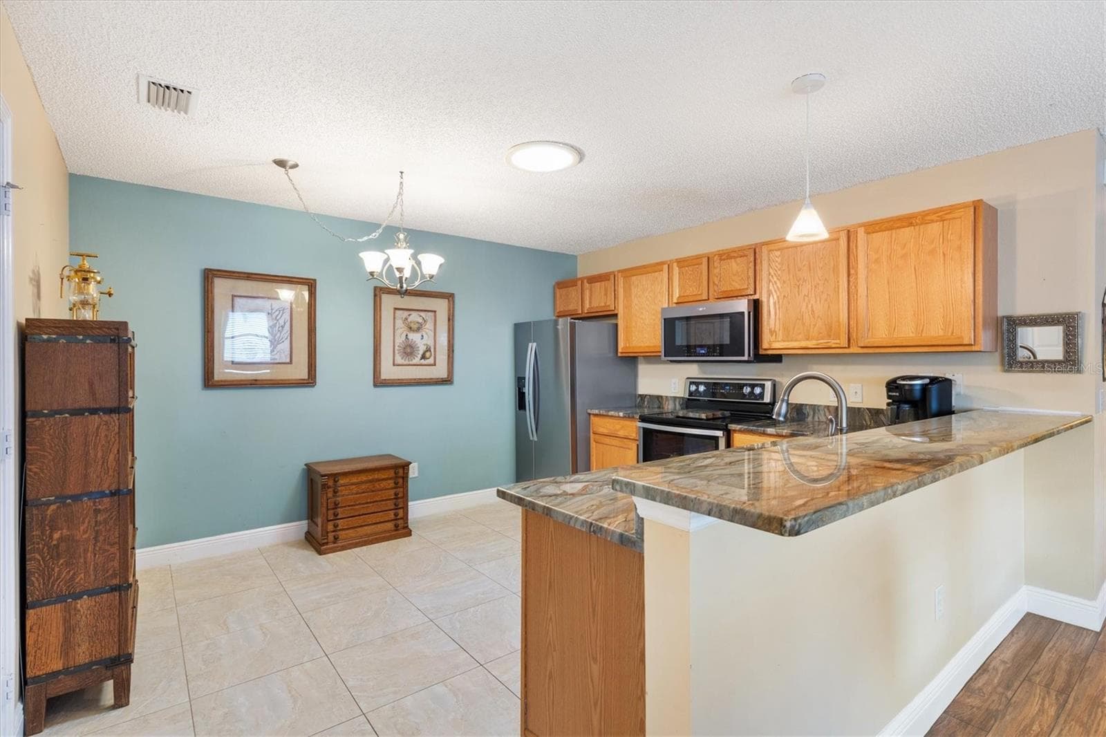 GRANITE COUNTERTOPS - 2379 BATON PL, THE VILLAGES
