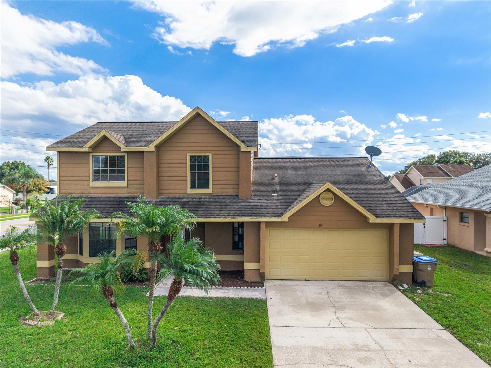Single Family Residence at 301 BLUE BAYOU DR, KISSIMMEE, photo 2 of 44