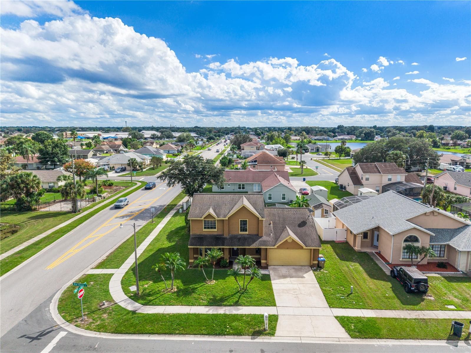 Single Family Residence at 301 BLUE BAYOU DR, KISSIMMEE, photo 3 of 44