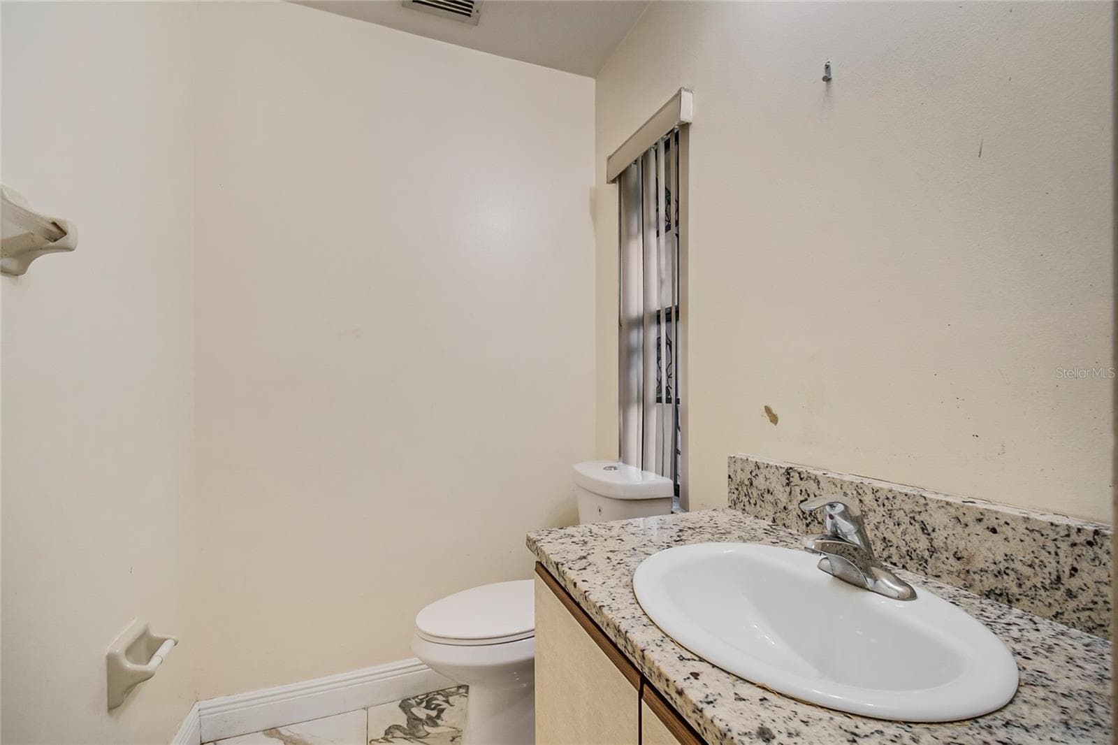 Single Family Residence at 301 BLUE BAYOU DR, KISSIMMEE, photo 6 of 44