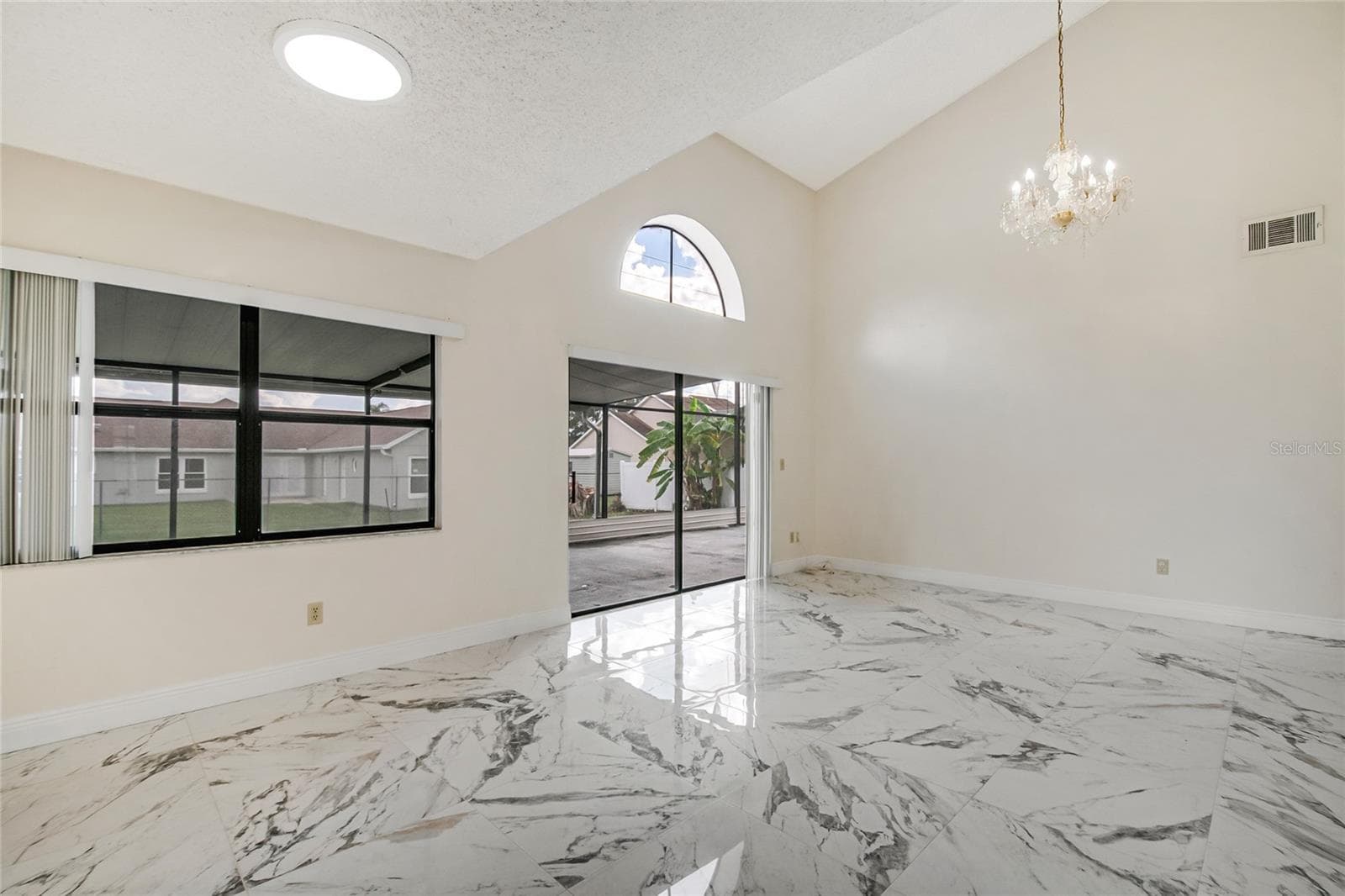 Single Family Residence at 301 BLUE BAYOU DR, KISSIMMEE, photo 16 of 44