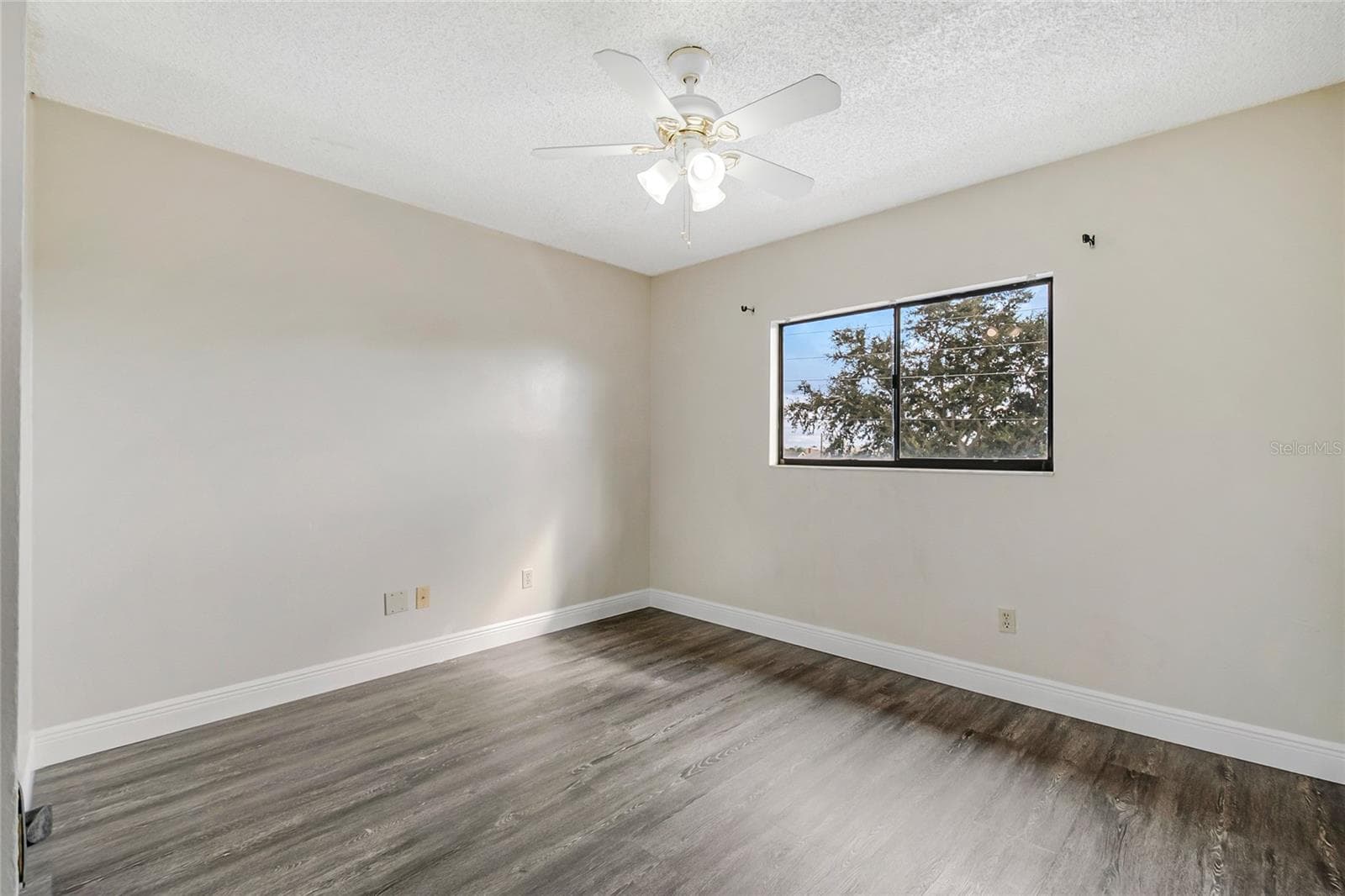Single Family Residence at 301 BLUE BAYOU DR, KISSIMMEE, photo 37 of 44