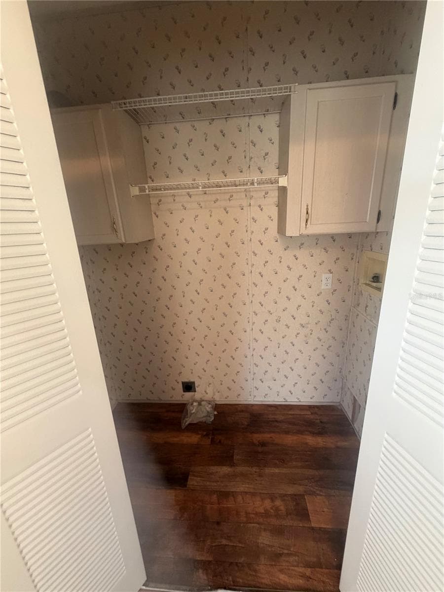 Washer Dryer Closet - 4909 MERRIN RD, PLANT CITY