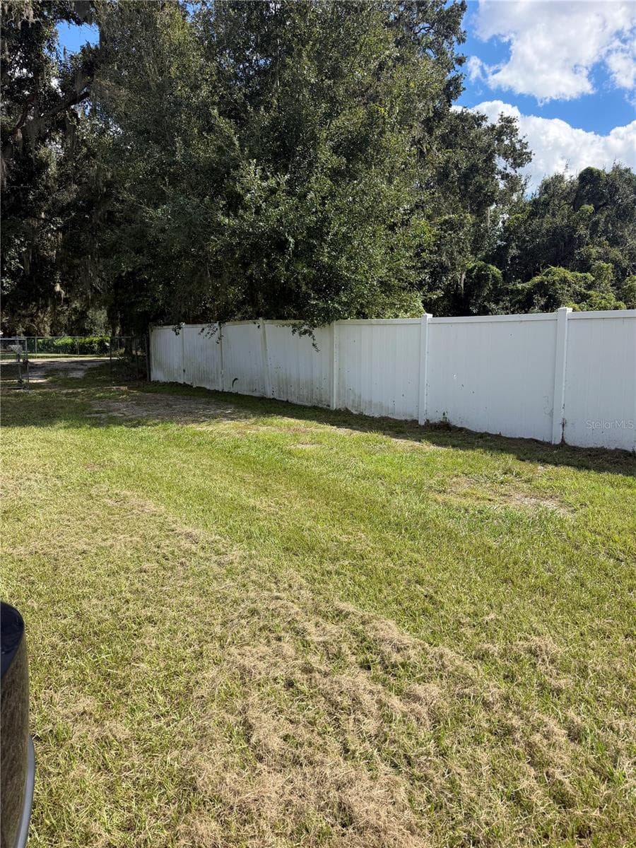 Front drive - 4909 MERRIN RD, PLANT CITY