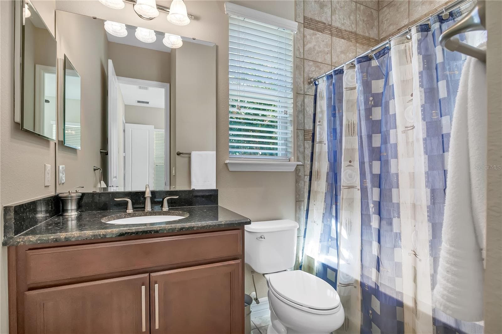 Full Bath off Guest Bedroom - 103 BALMY COAST RD, GROVELAND
