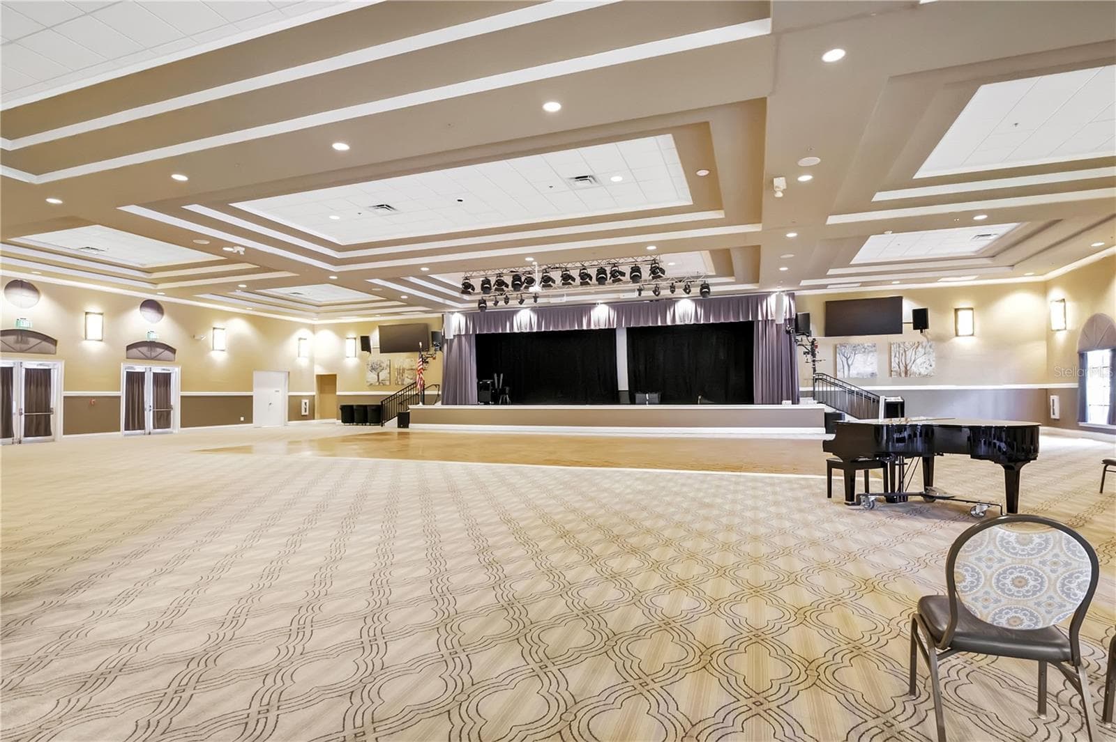 Community Center Ballroom - 103 BALMY COAST RD, GROVELAND