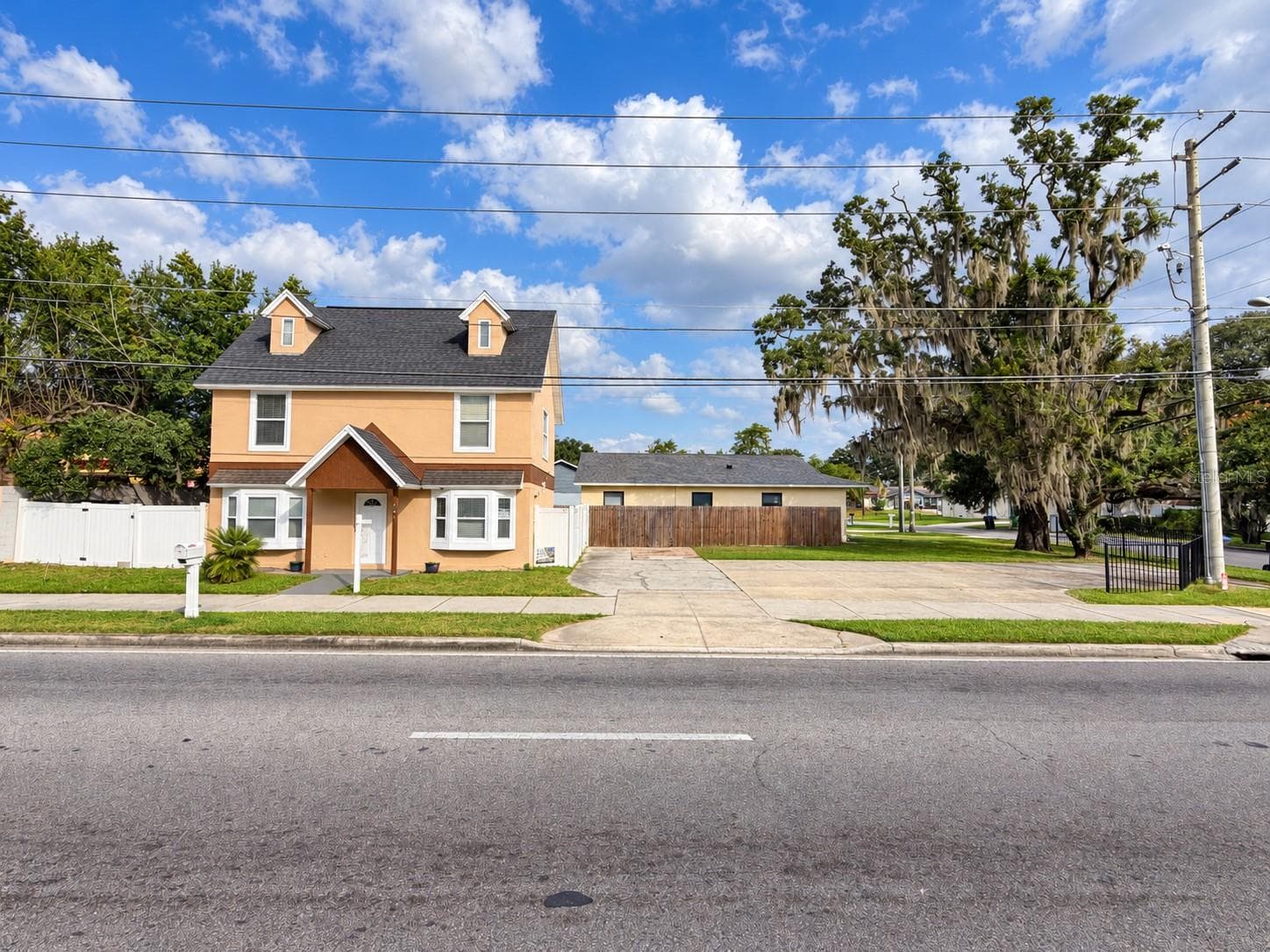Single Family Residence at 141 S HIAWASSEE RD, ORLANDO, photo 4 of 55