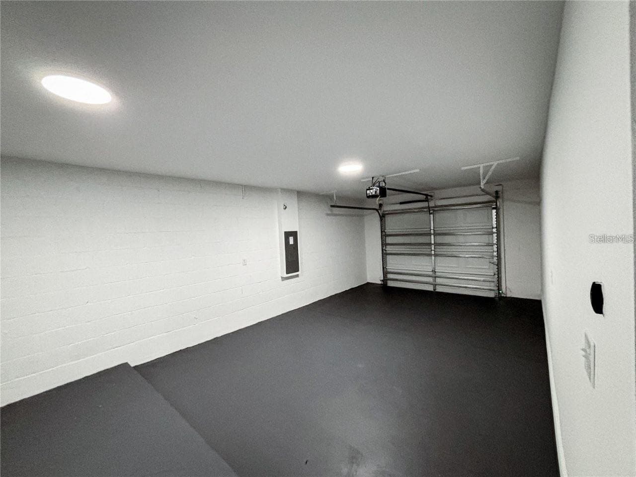 Garage - 11 DOGWOOD TRAIL CT, OCALA