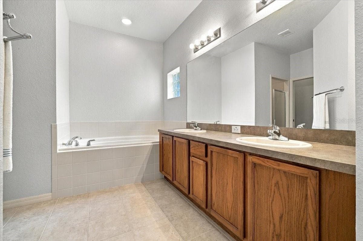 Primary bath - 453 NOLANE LN, POLK CITY