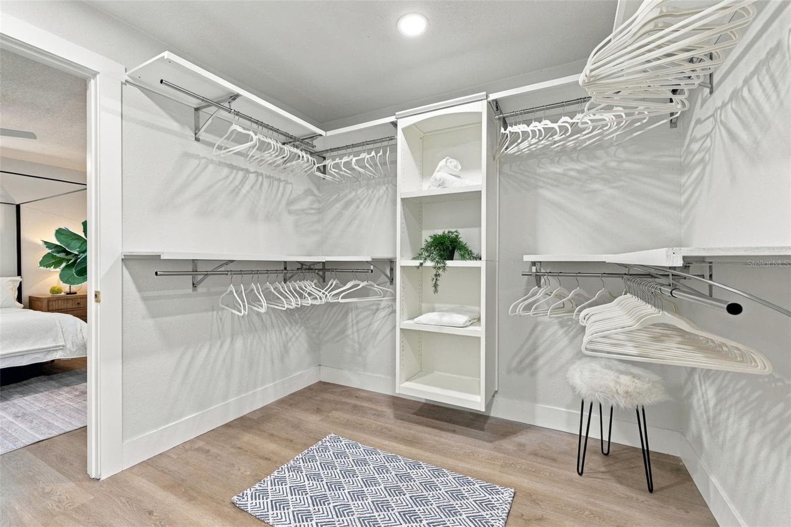 primary walk in closet - 4506 S CAMERON AVE, TAMPA
