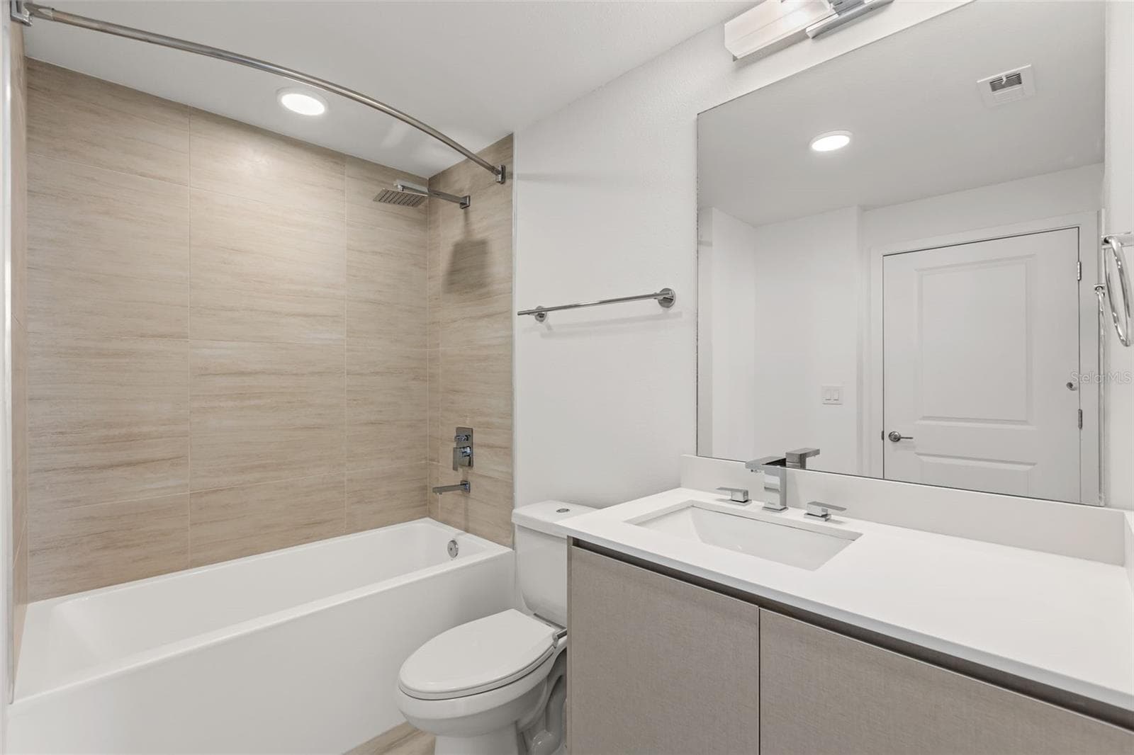 Full Bathroom - 5591 MILLENIA PARK BLVD #209, ORLANDO
