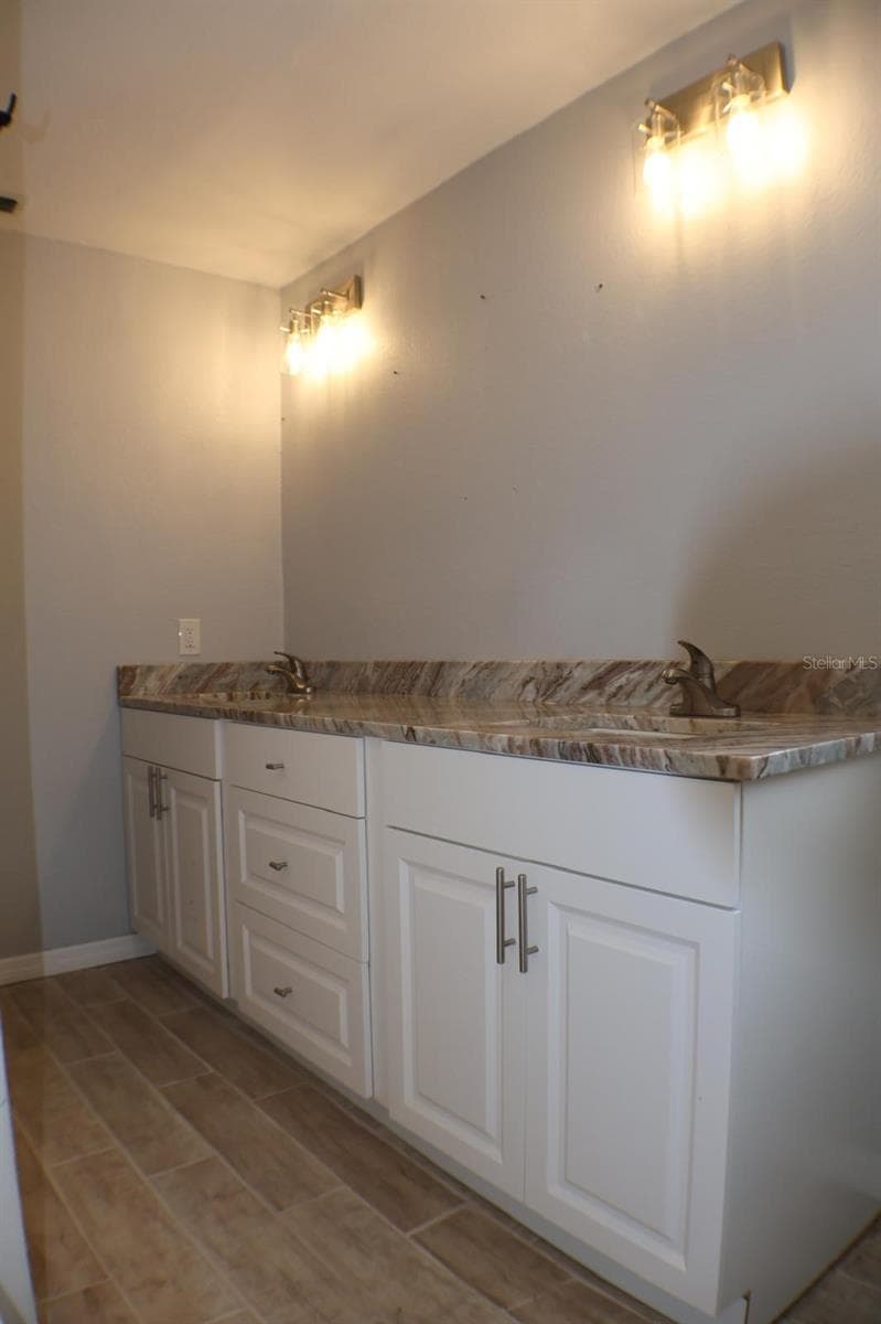 Single Family Residence at 13365 DRAYTON DR, SPRING HILL, photo 7 of 14
